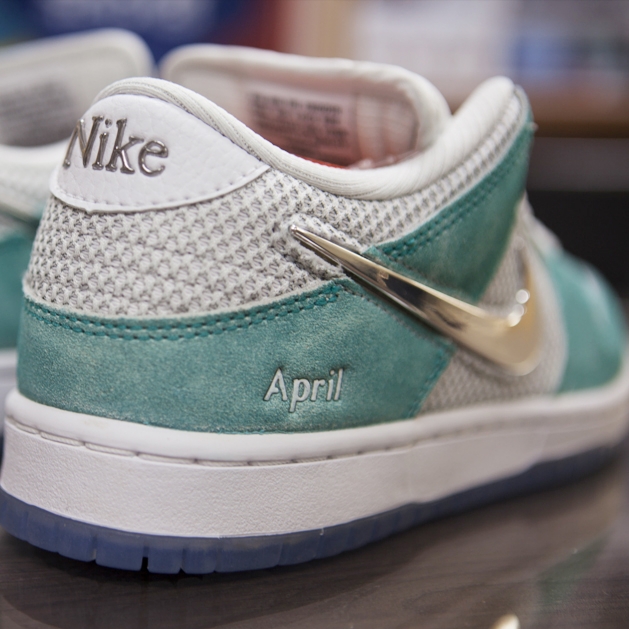 Nike x April Skateboards SB Dunk Low Pro QS Racer Blue Metallic Silver 착용 스타일