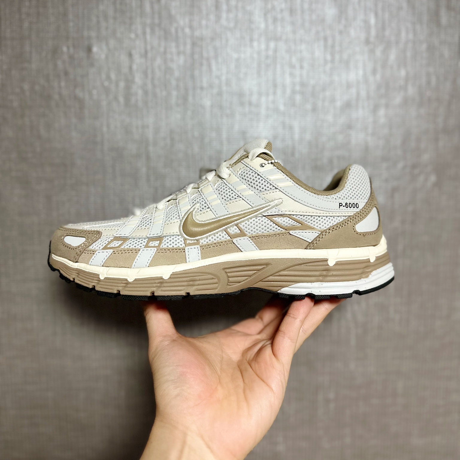 Nike P-6000 PRM Hangul Day Photon Dust Khaki 착용 스타일 - 1