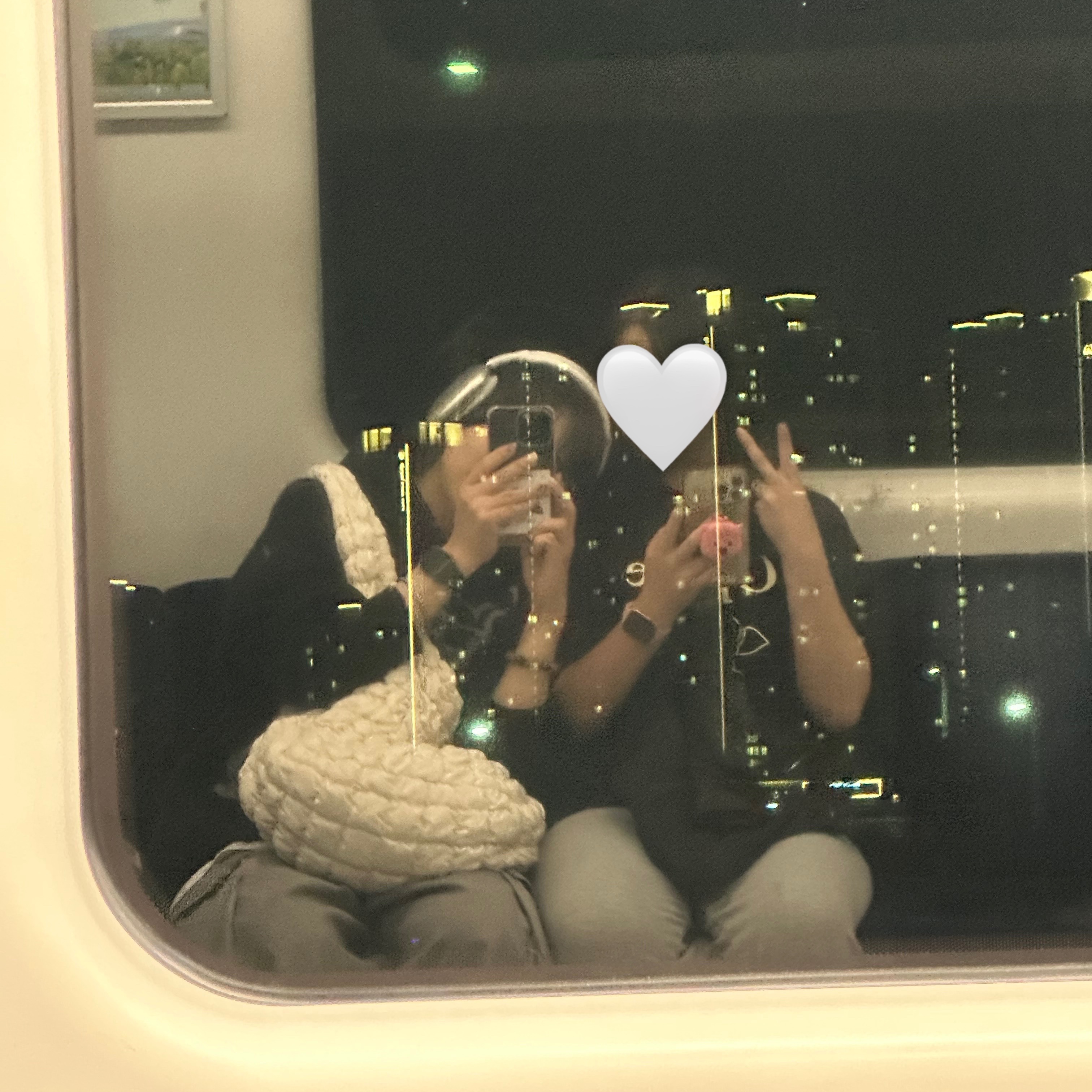 COS Quilted Oversized Shoulder Bag Off White Light Beige, Apple AirPods Max Lightning Silver (Korean Ver.) 착용 스타일