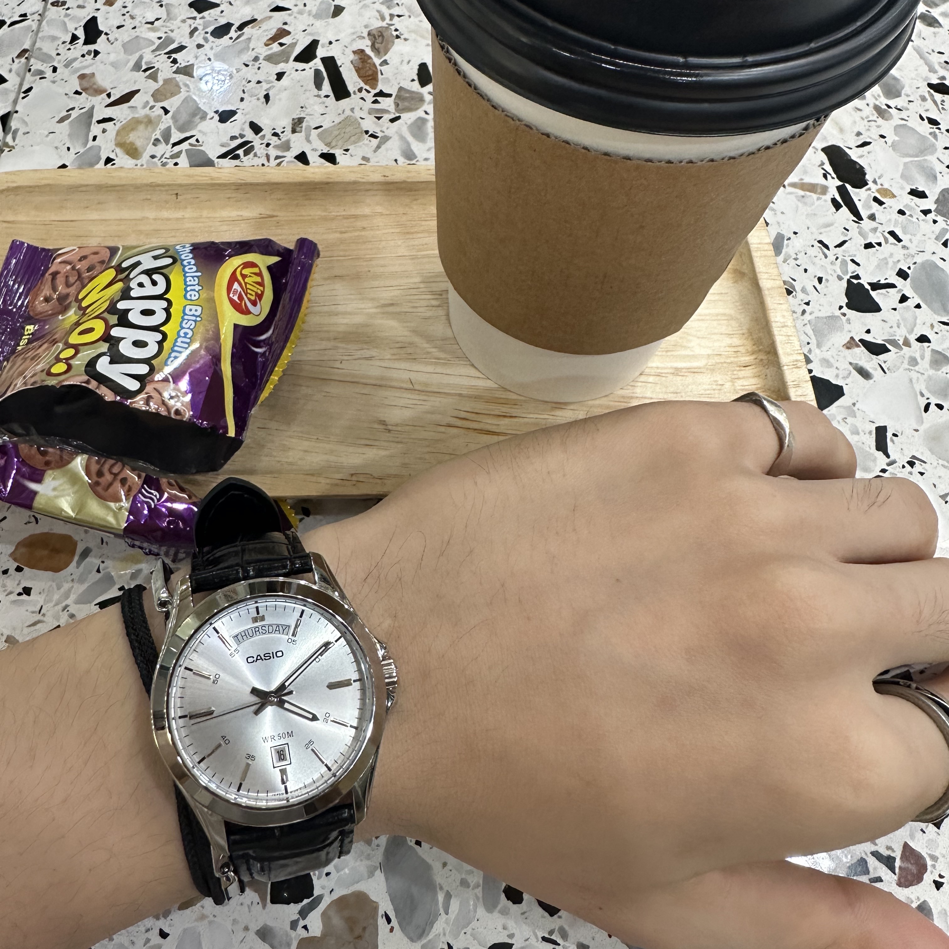 Casio MTP-1370L-7AVDF 착용 스타일
