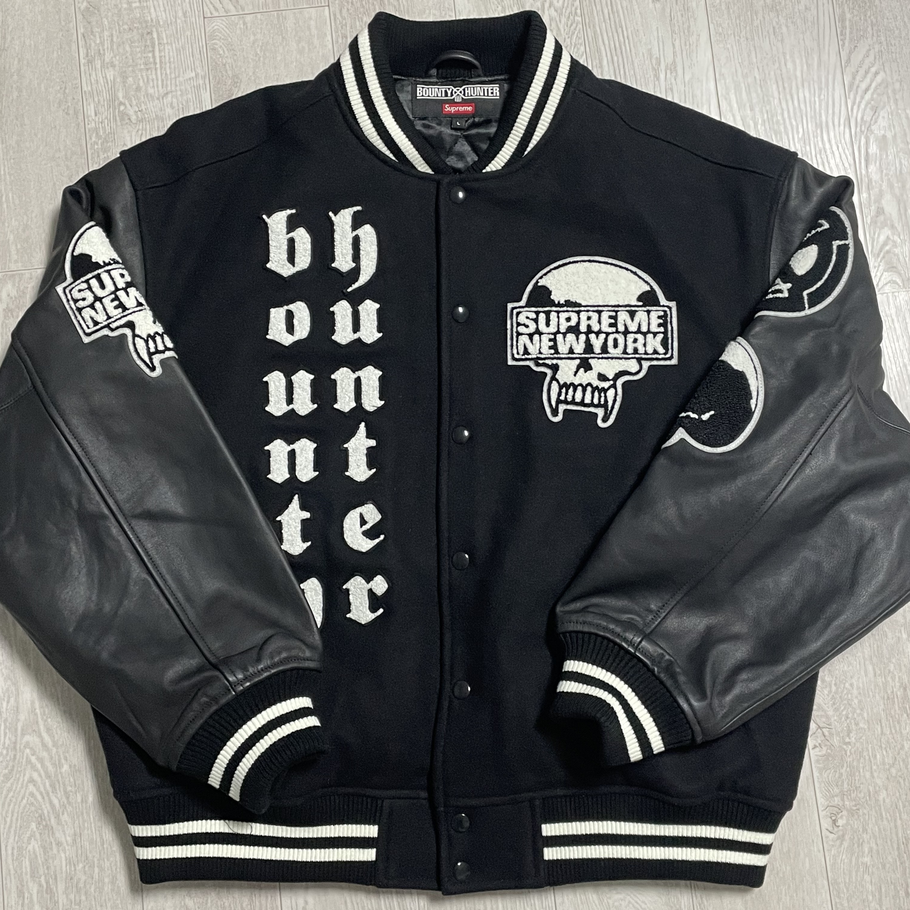 Supreme x Bounty Hunter Varsity Jacket Black - 23FW 착용 스타일