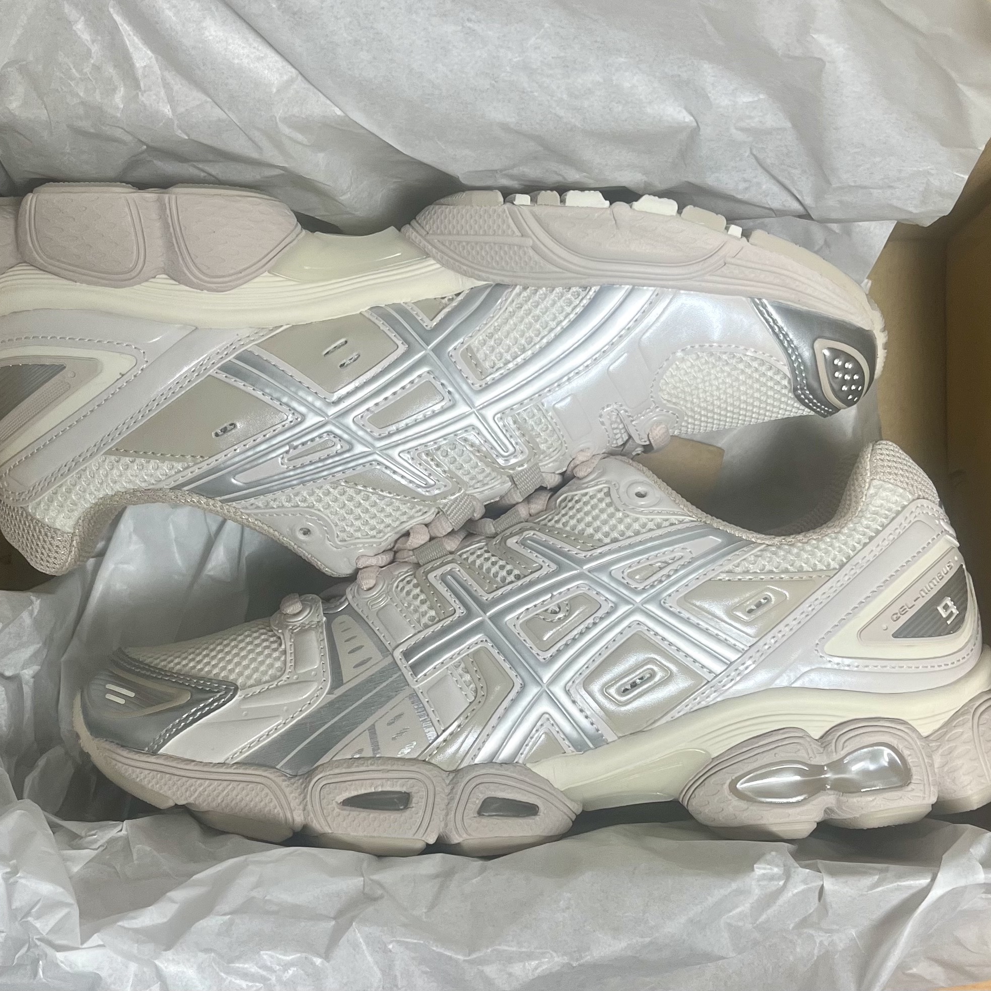 (W) Asics Gel-Nimbus 9 Cream Mineral Beige 착용 스타일