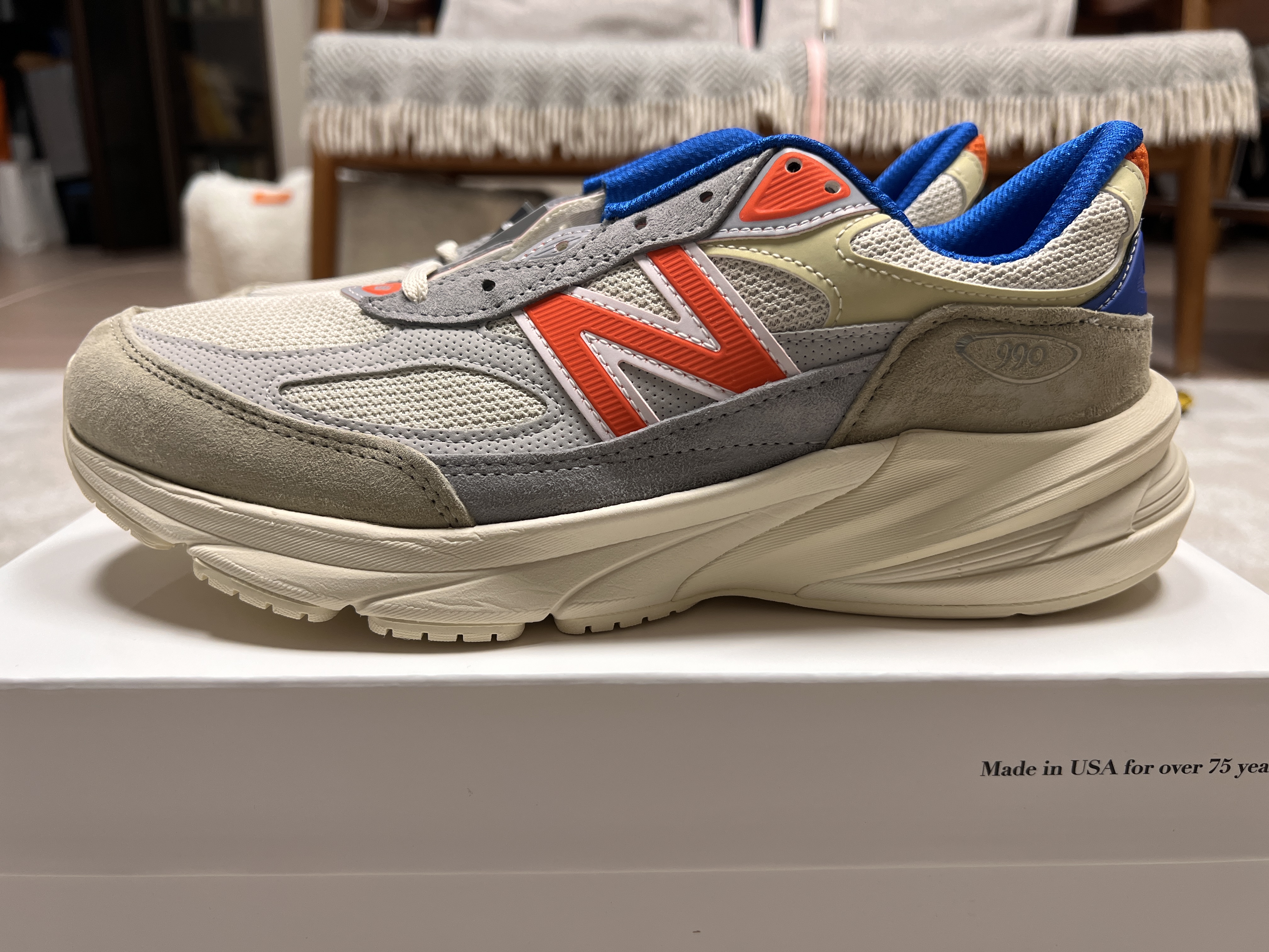 New Balance x Kith x Madison Square Garden 990v6 Made in USA Angora Royal Blue 착용 스타일 - 8