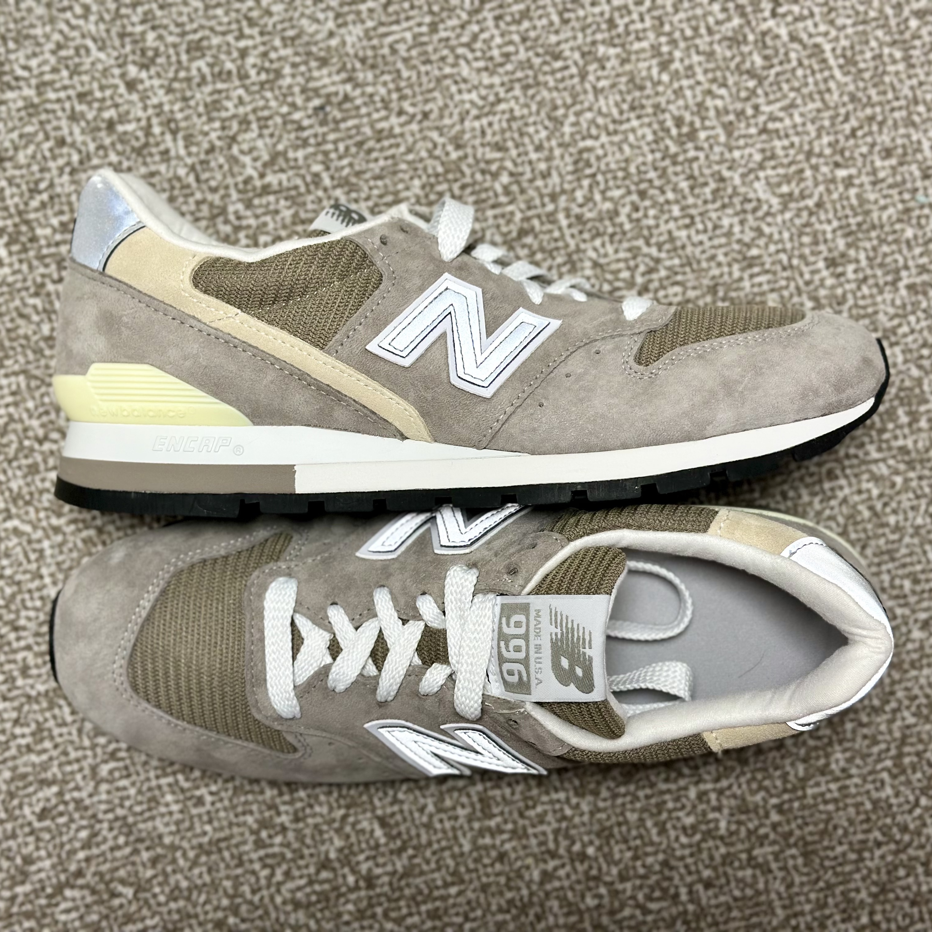 New Balance Made in USA 996 Grey 착용 스타일 - 2