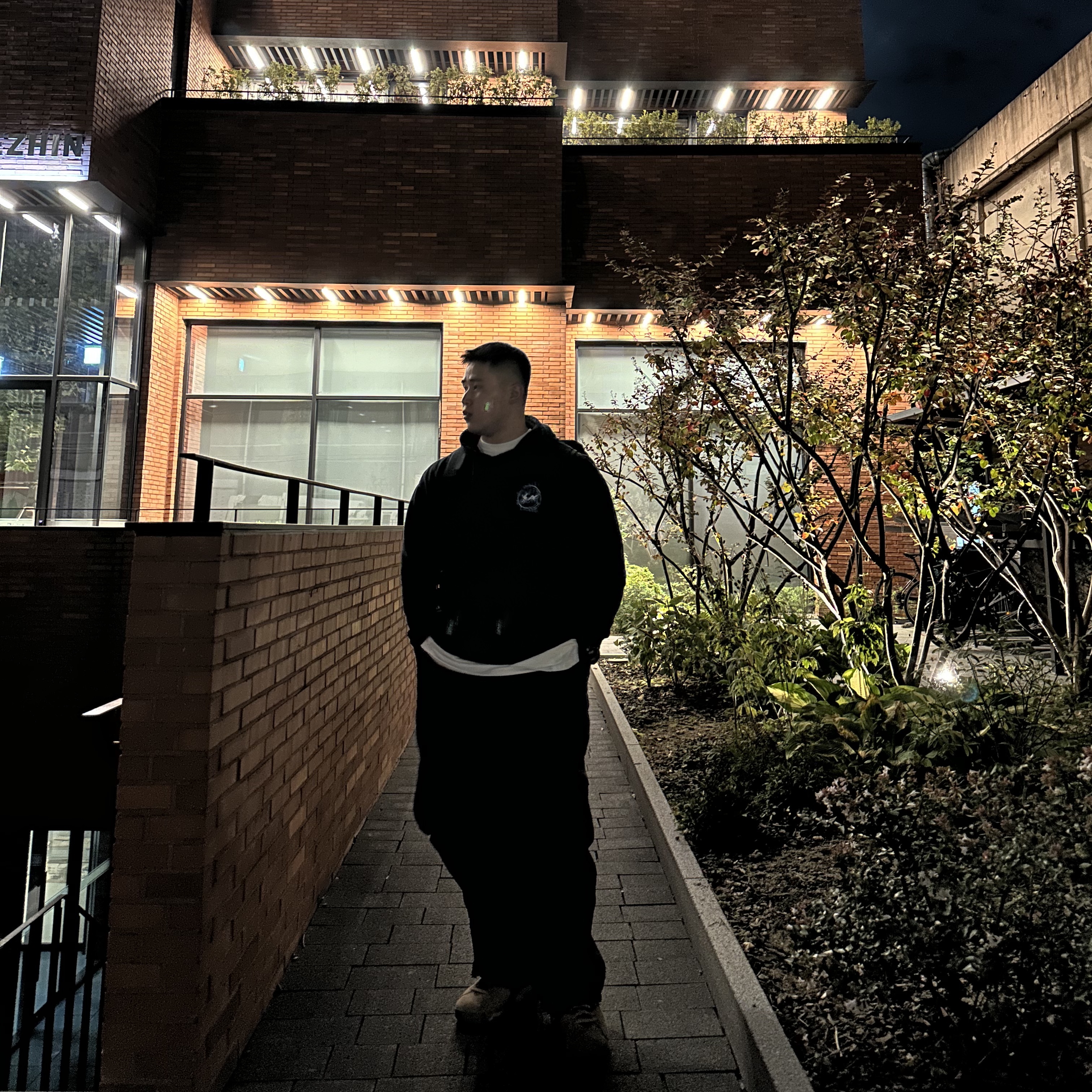Anti Social Social Club x Fragment Precious Petals Hoodie Black Blue, Jordan 6 x Travis Scott Retro SP British Khaki 착용 스타일 - 1