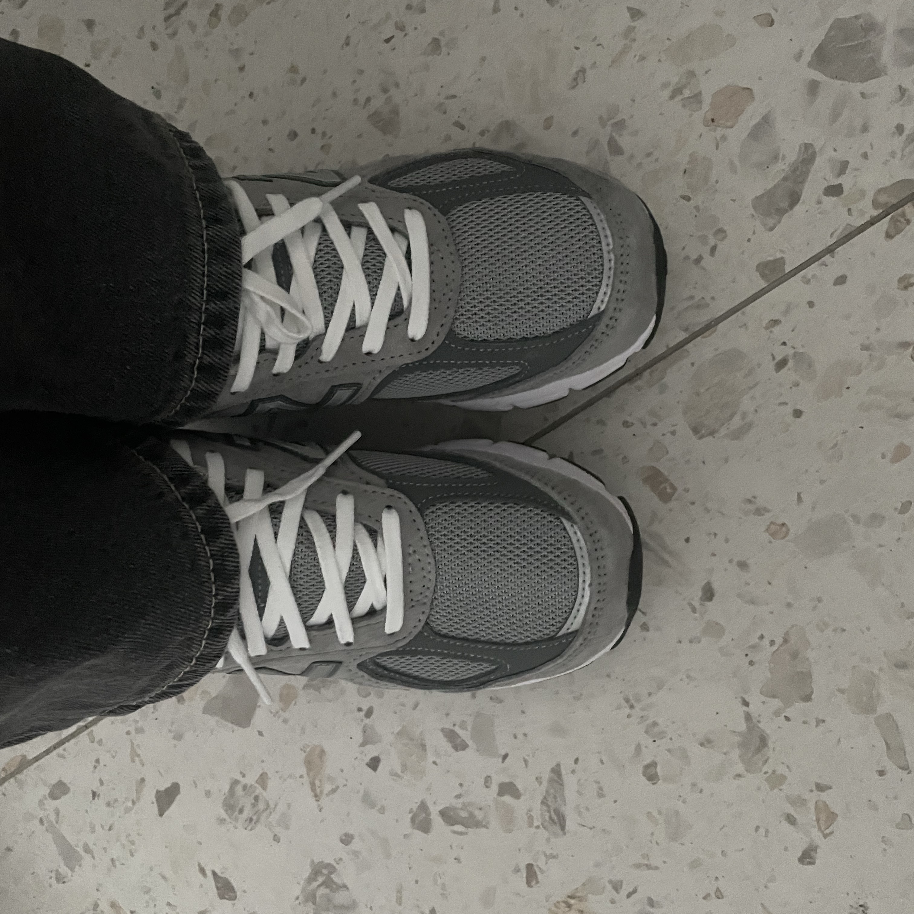 New Balance 990v4 Made in USA Grey Silver 착용 스타일
