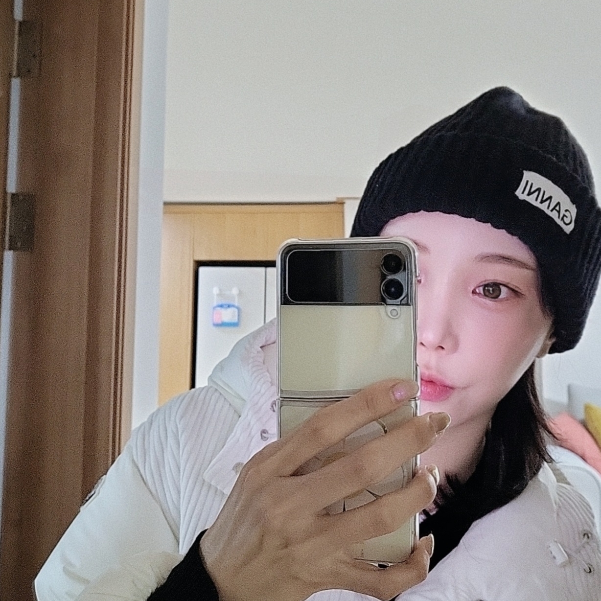 Ganni Wool Beanie Black 착용 스타일