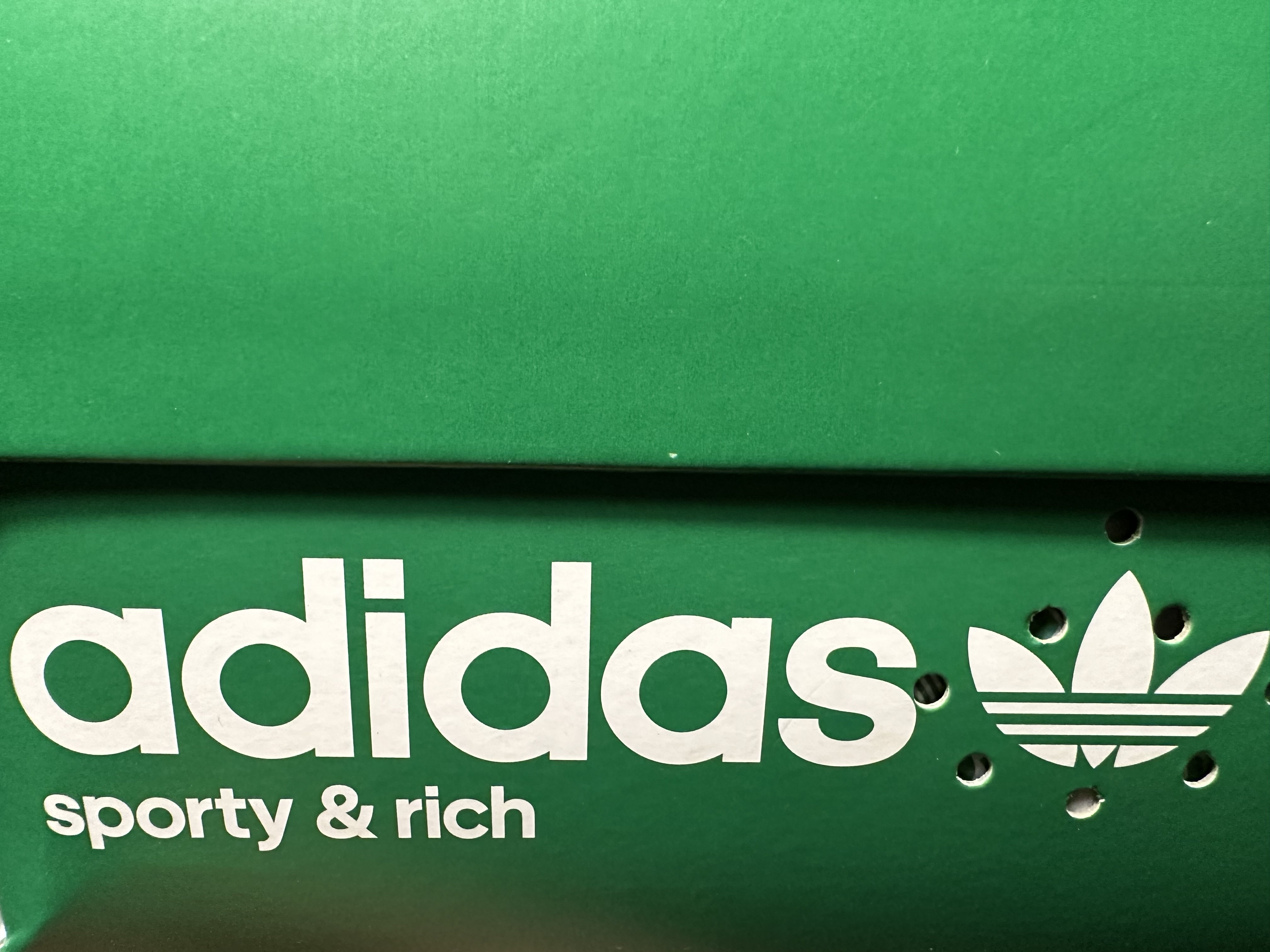 Adidas x Sporty & Rich Samba OG Cloud White Bold Gold 착용 스타일 - 5