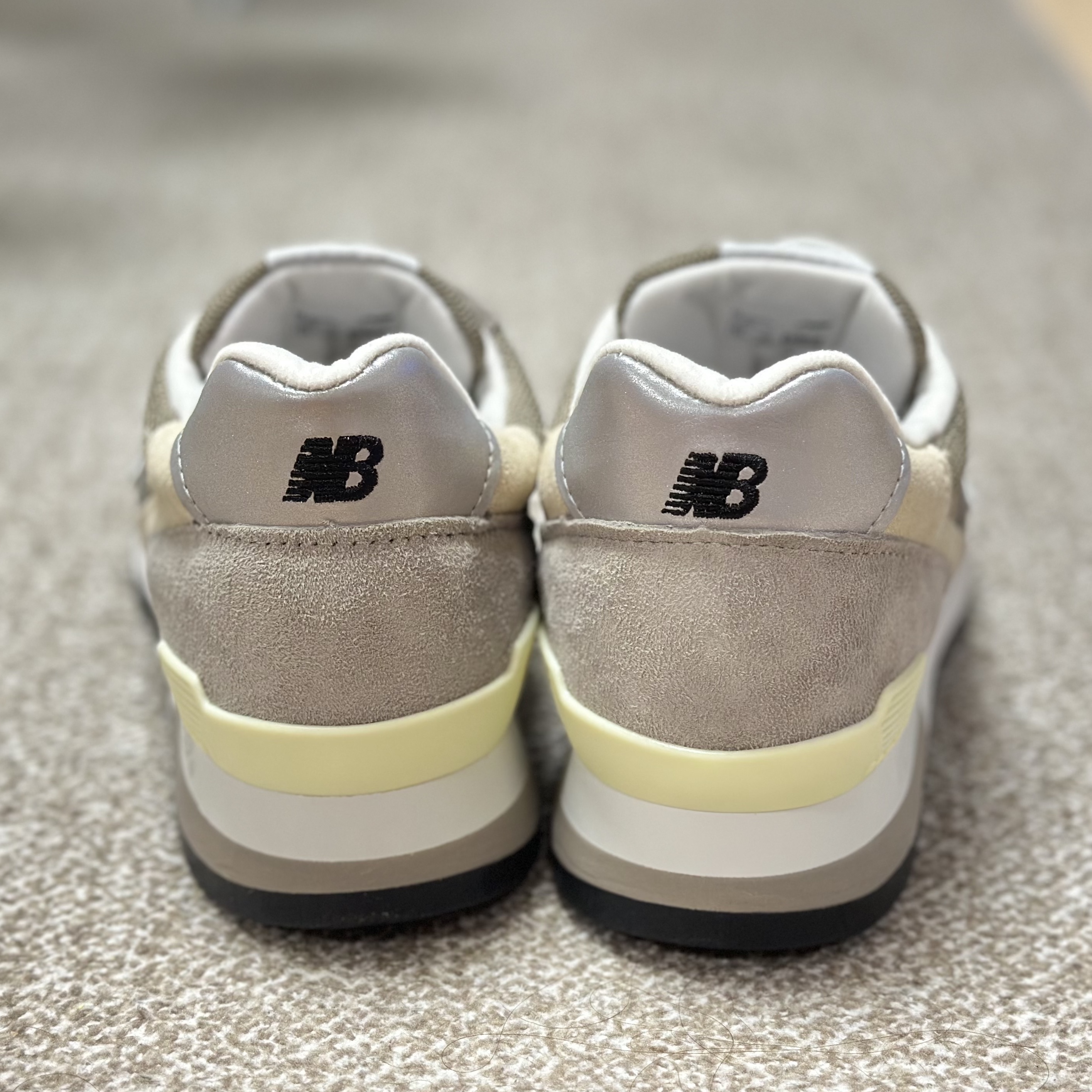 New Balance Made in USA 996 Grey 착용 스타일 - 4