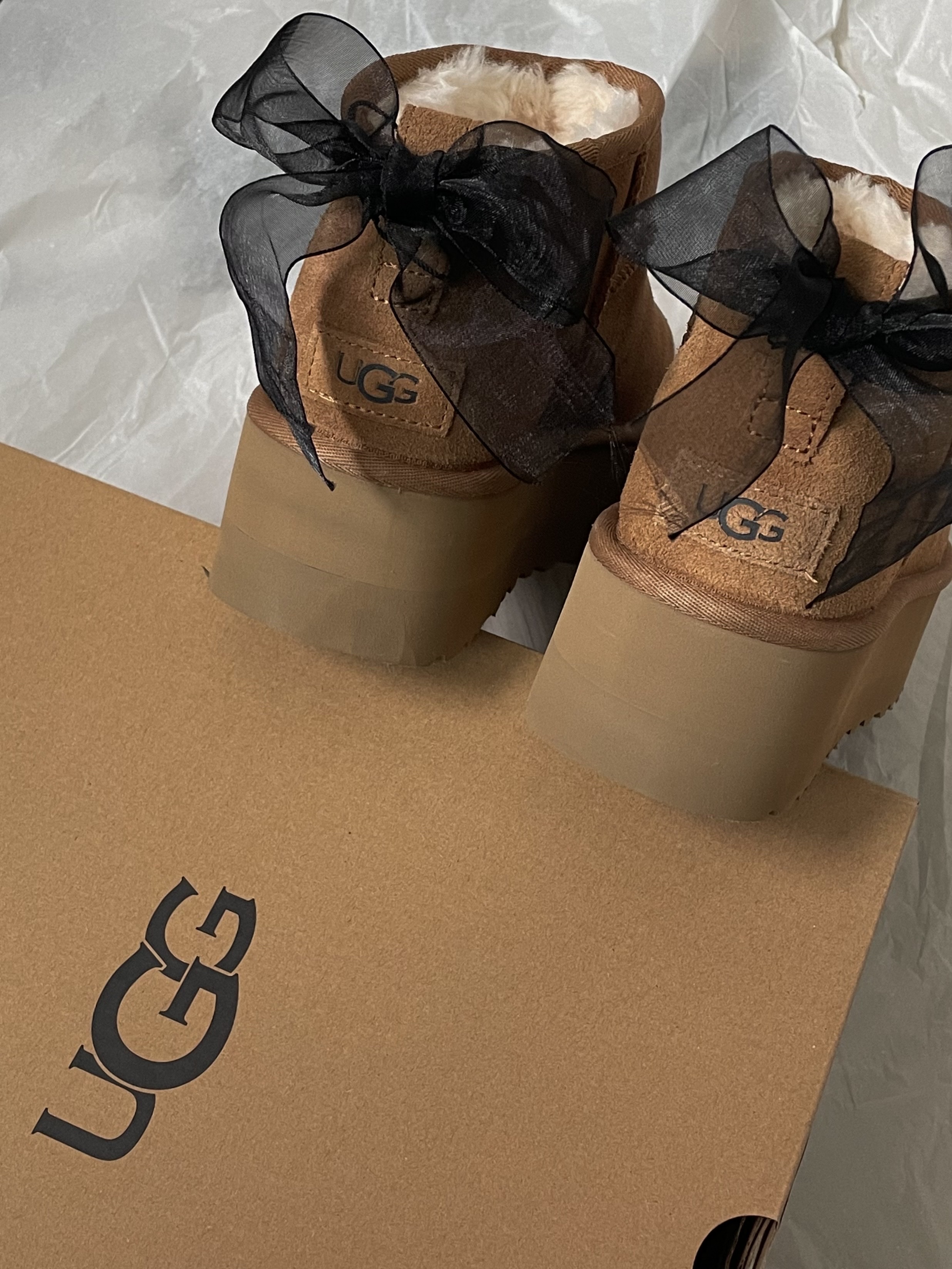 (W) UGG Classic Ultra Mini Platform Boots Chestnut 착용 스타일 - 2