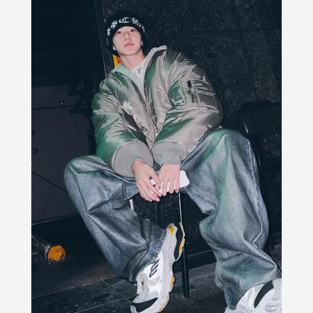 Balenciaga Cargo Sneakers Grey Black Yellow 착용 스타일 - 2
