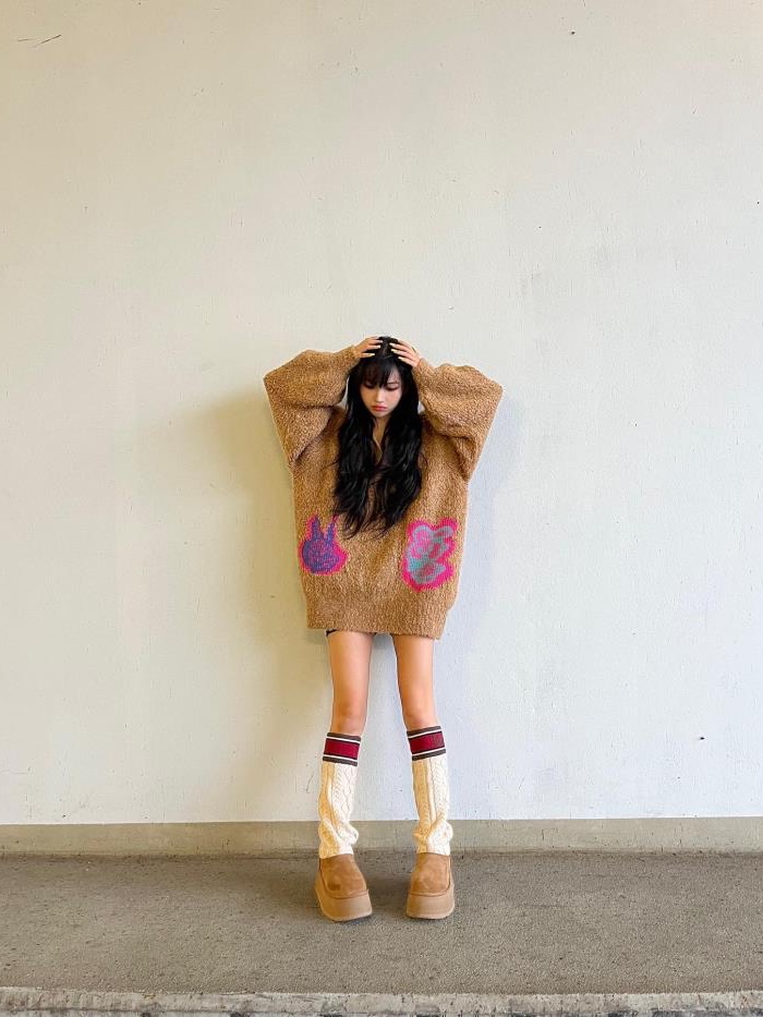 (W) UGG Tazz Slipper Chestnut, (W) UGG Classic Ultra Mini Platform Boots Chestnut 착용 스타일 - 4