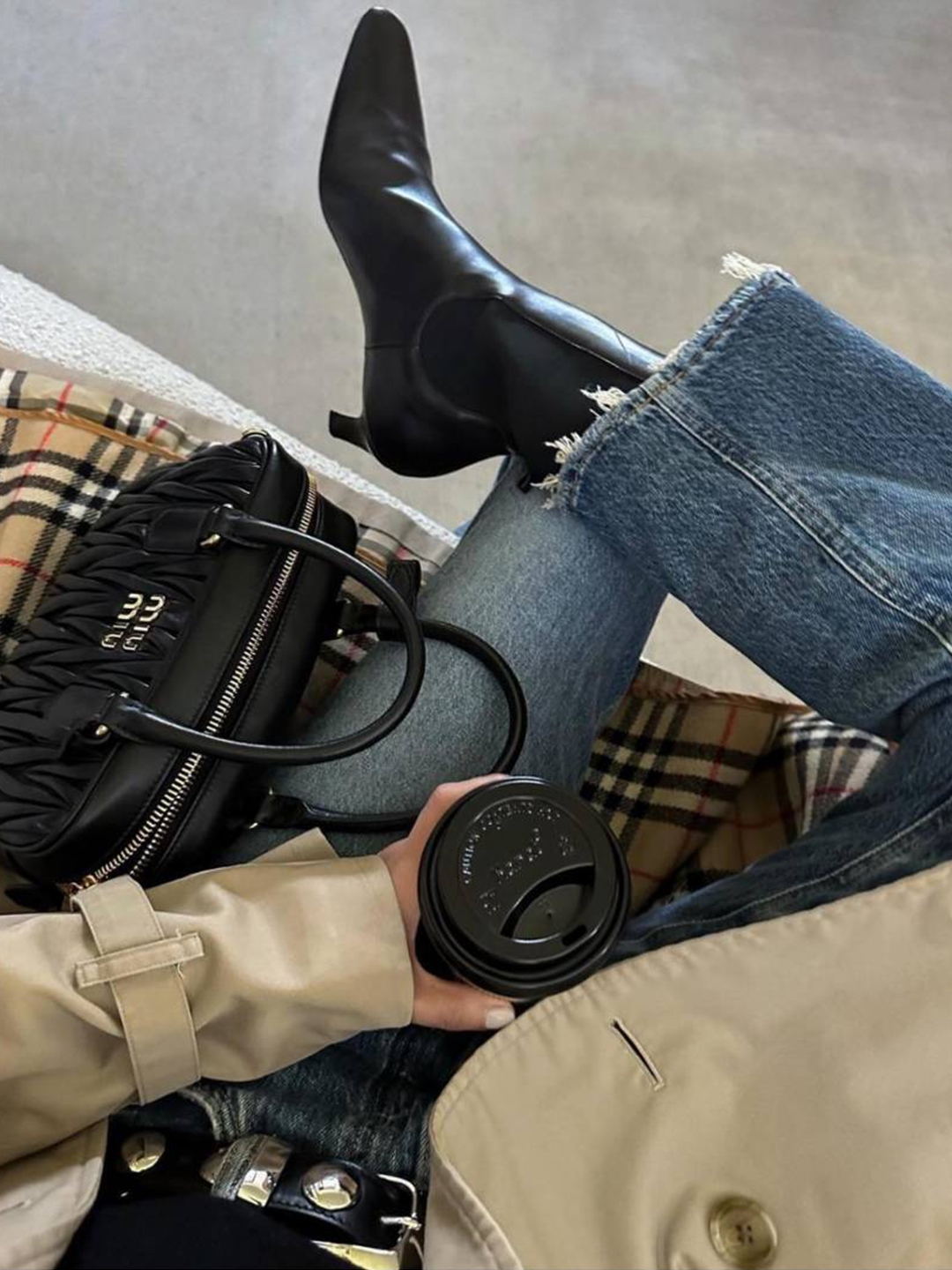 (W) Acne Studios Branded Leather Boots black black, Saint Laurent Wyatt Chelsea Boots in Smooth Leather Black 착용 스타일 - 4