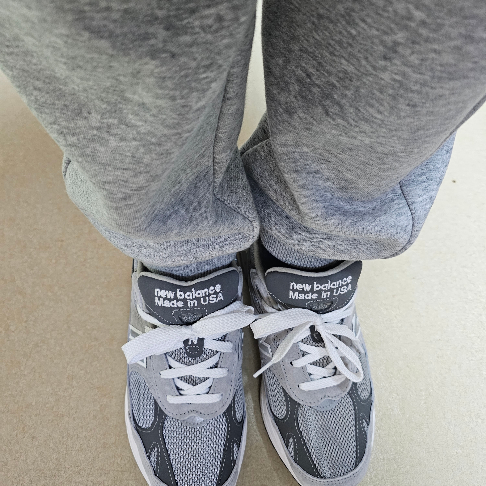 (W) New Balance 993 Made in USA Grey - B Standard 착용 스타일