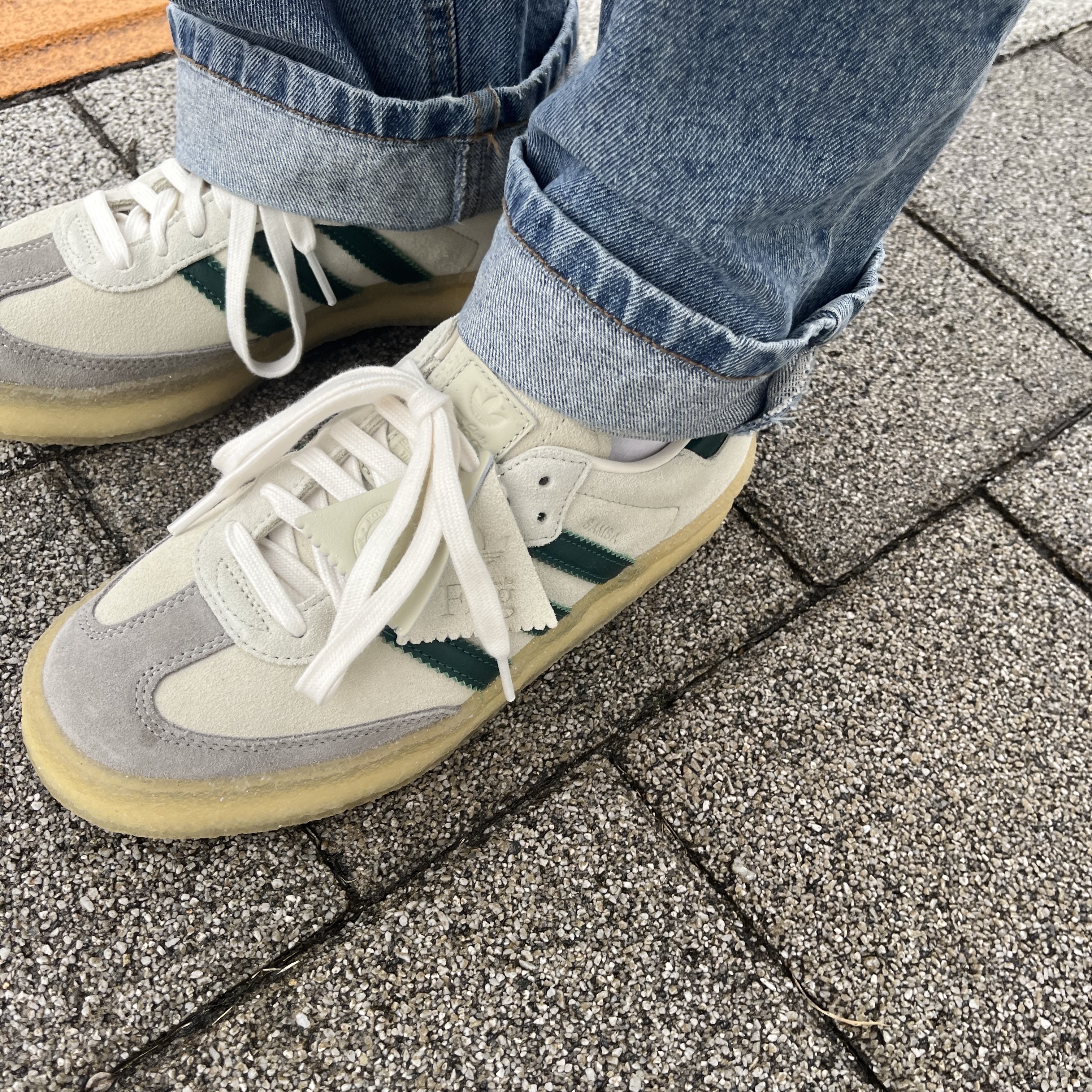 Adidas x Clarks x Ronnie Fieg 8th Street Samba Chalk White Green 착용 스타일 - 4