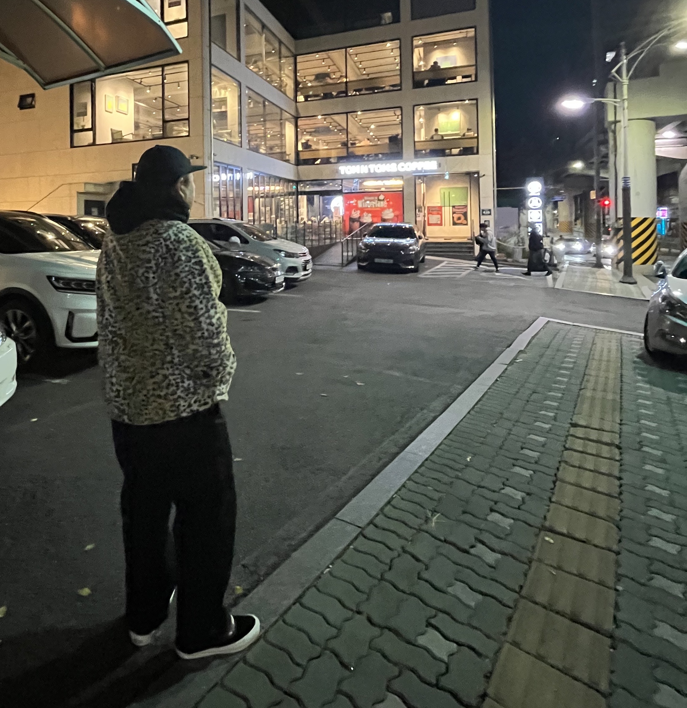Supreme Fleece Zip Up Hooded Shirt Brown Leopard - 23FW, Supreme Work Pants Black - 23FW 착용 스타일
