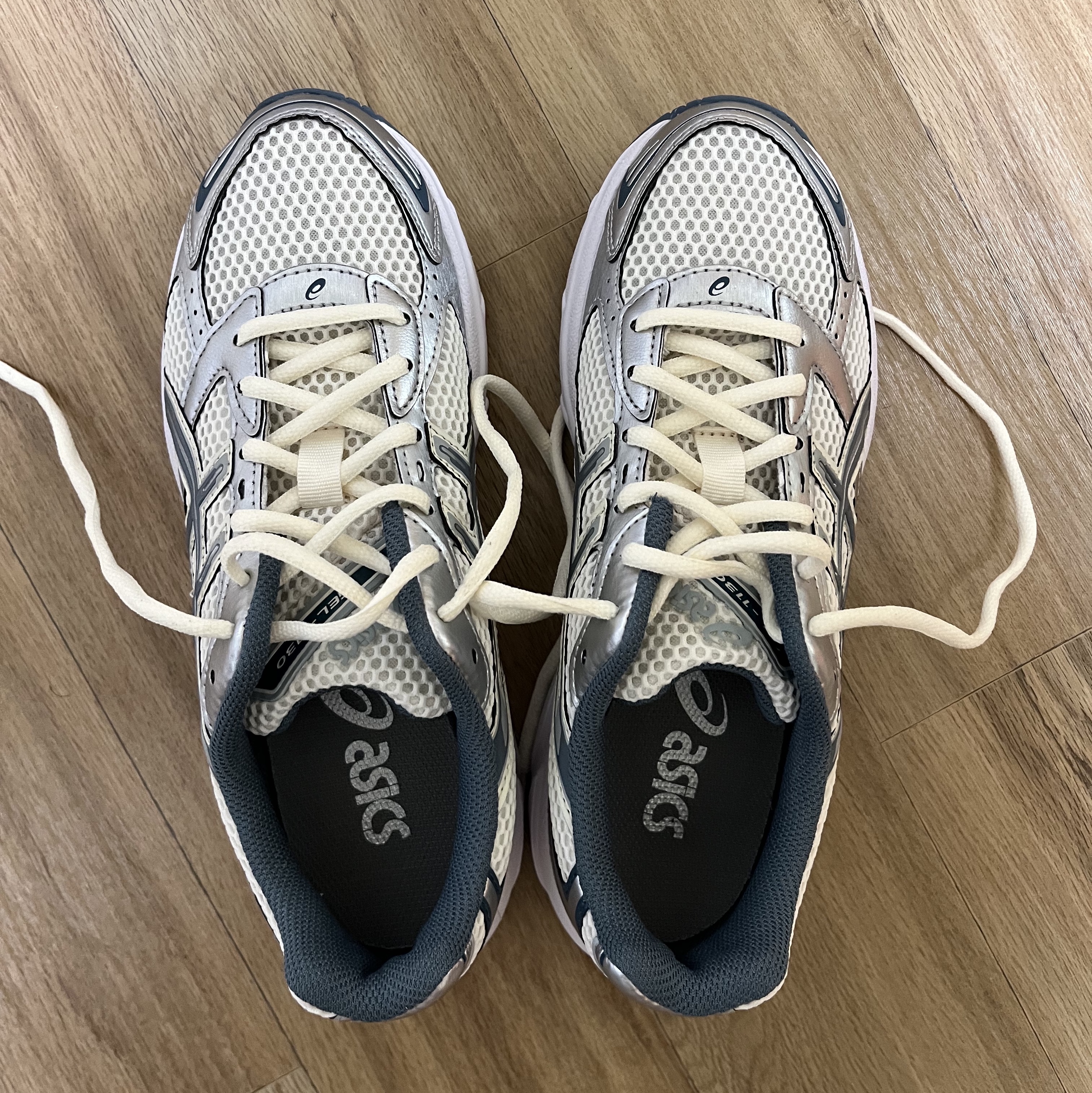 Asics Gel-1130 Cream Ironclad 착용 스타일