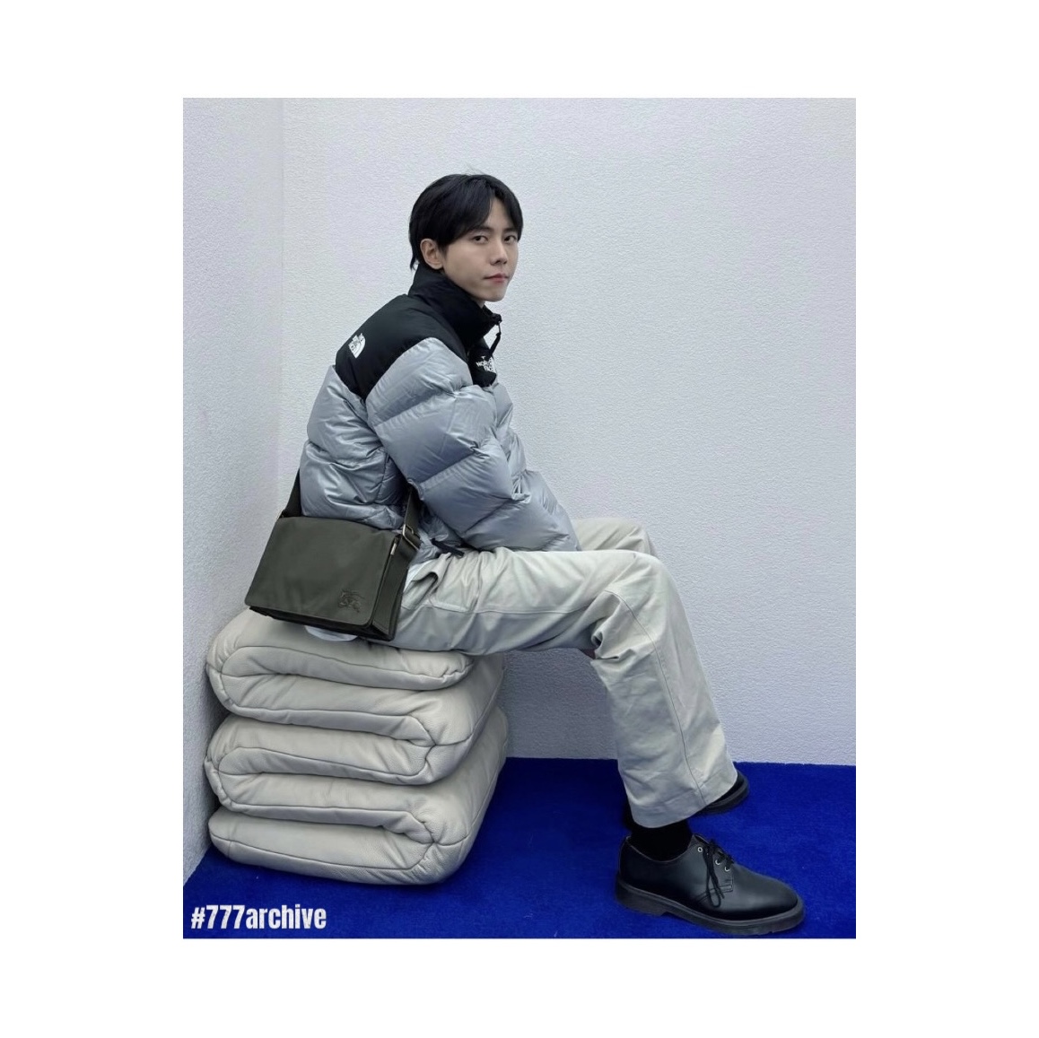 The North Face White Label Novelty Nuptse Down Jacket Heather Gray 착용 스타일 - 3