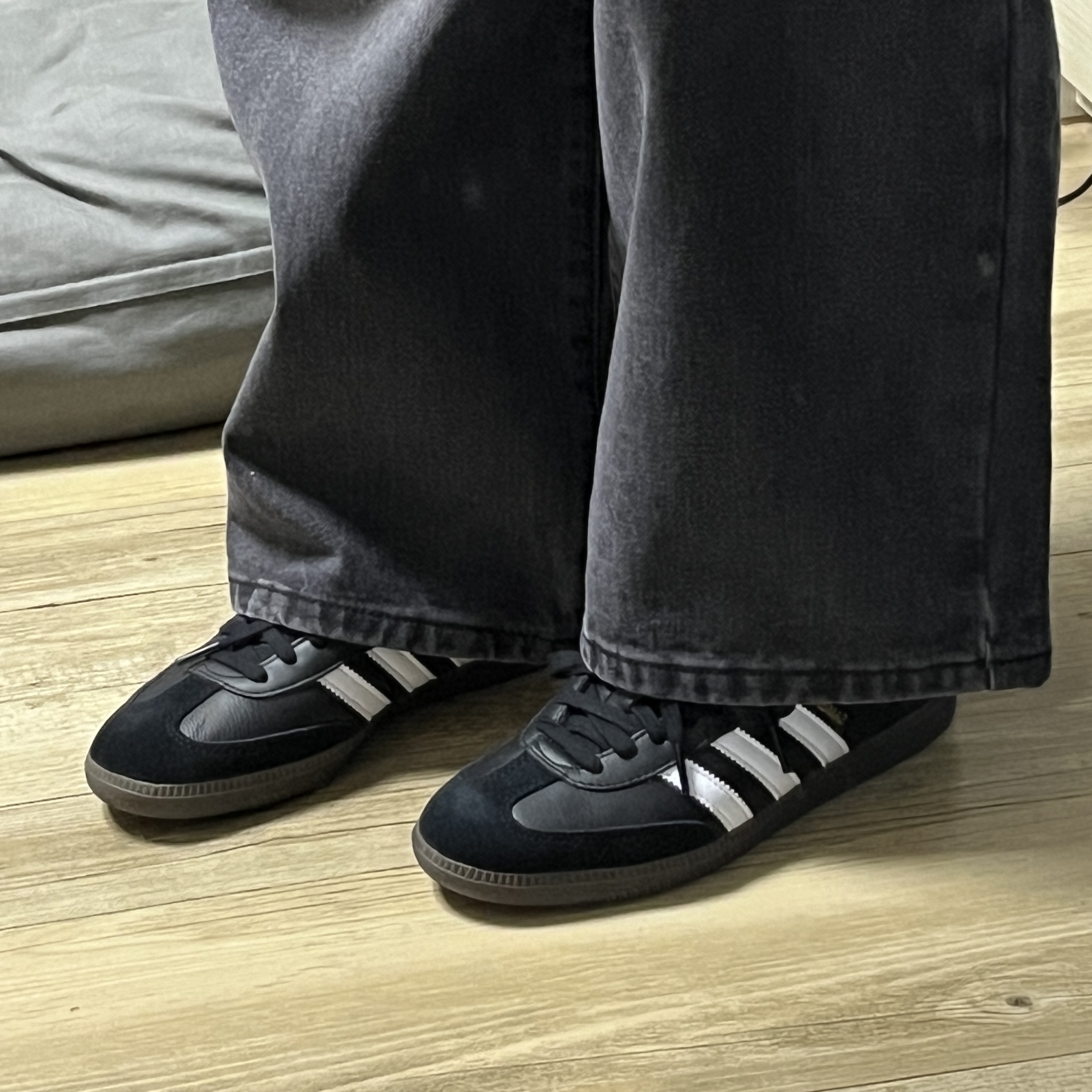 Adidas Samba OG Black White Gum 착용 스타일