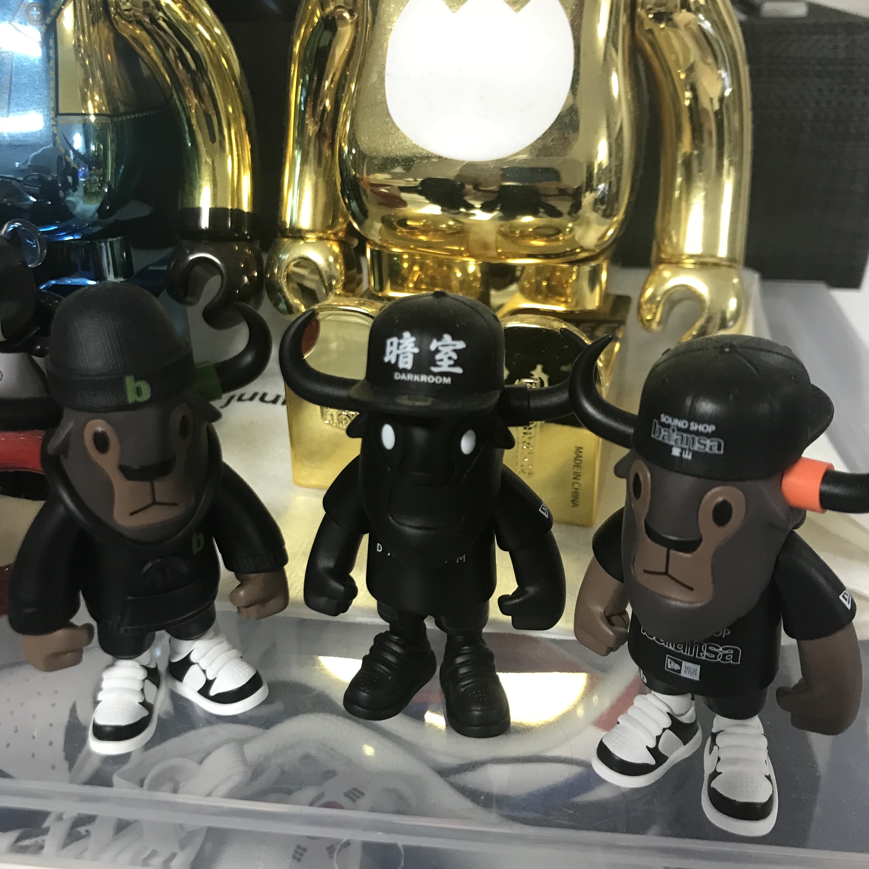 Darkr8m Studio x New Era FFALO Figure Black 착용 스타일