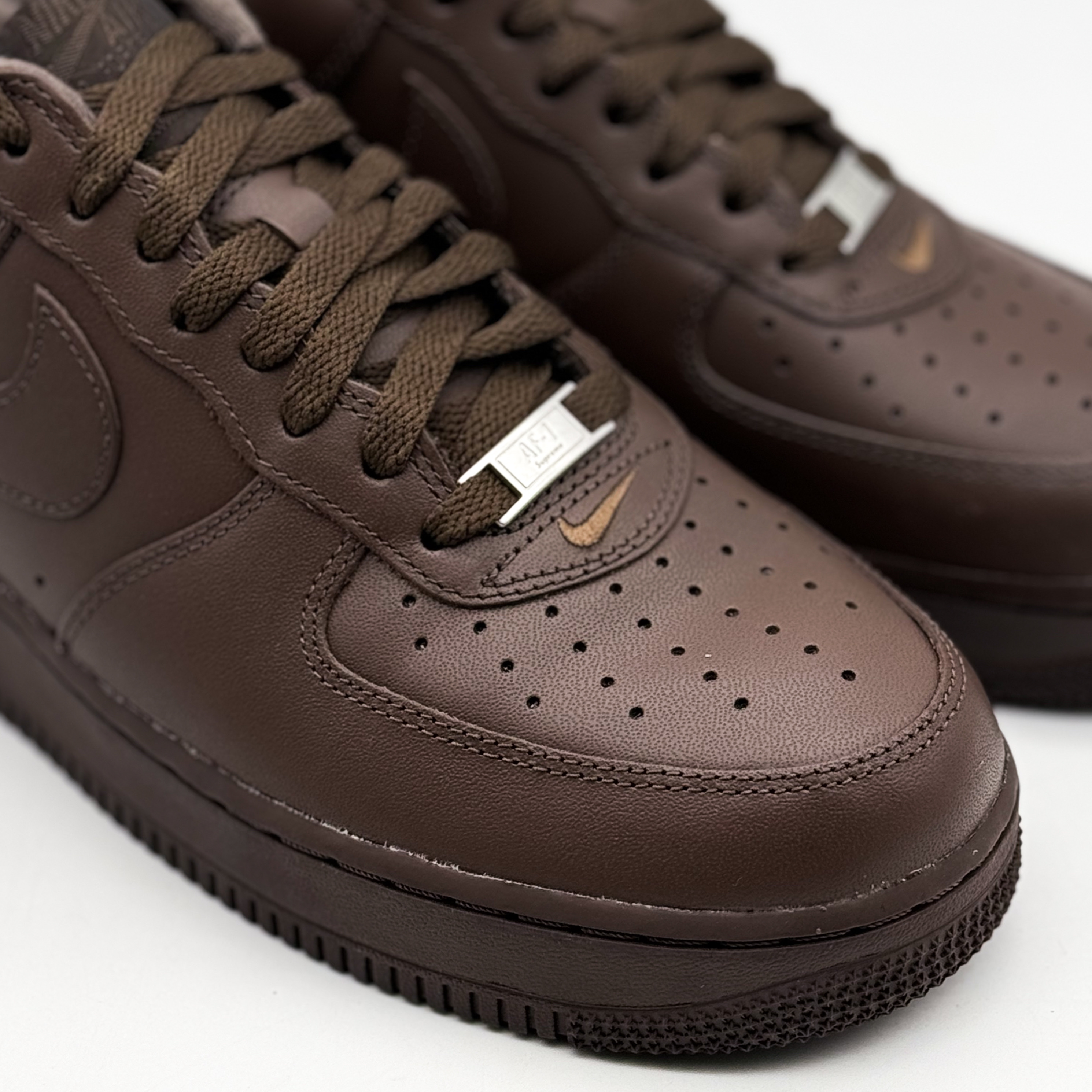 Nike x Supreme Air Force 1 Low Baroque Brown 착용 스타일 - 4