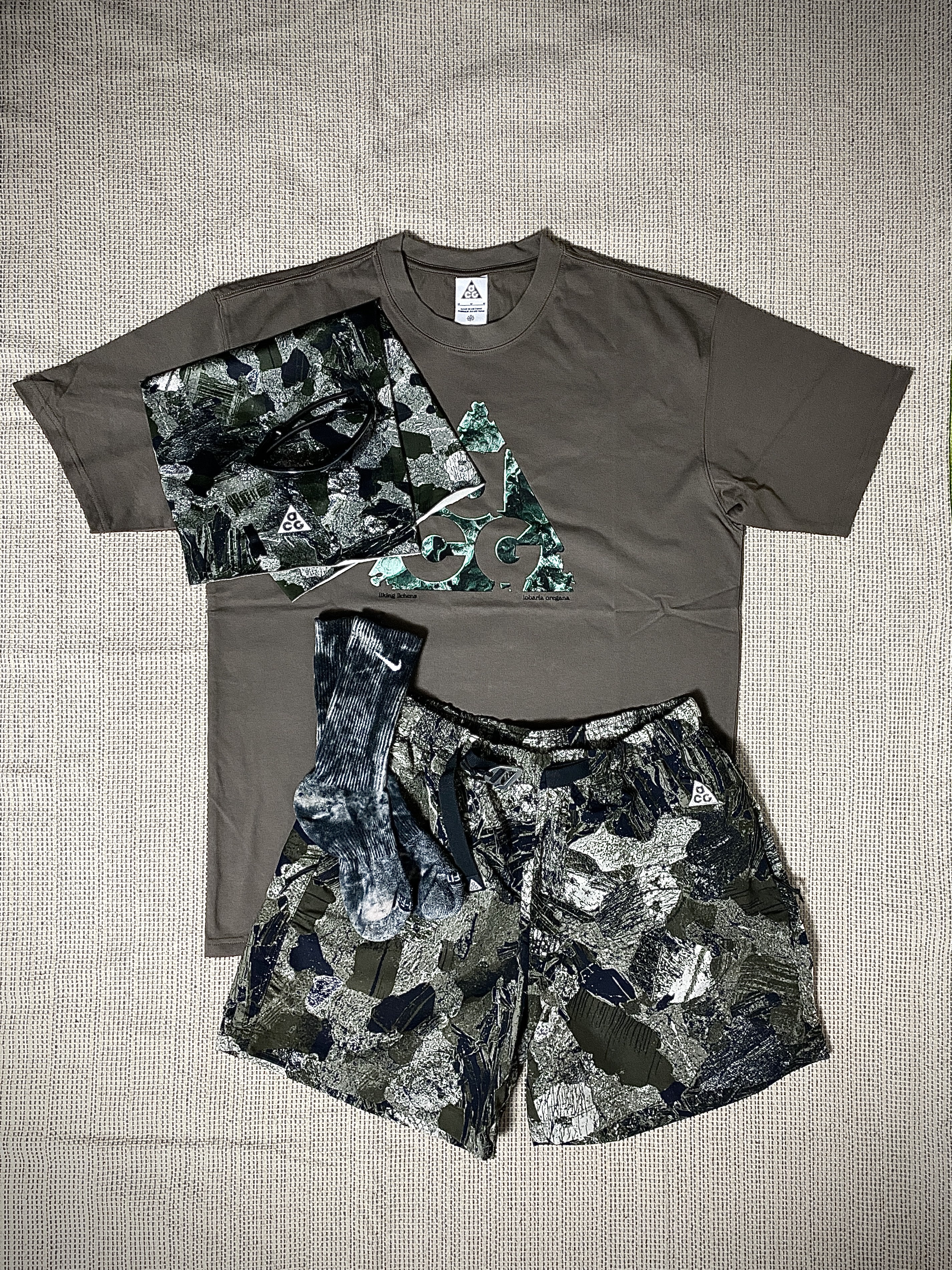 Nike ACG Neck Wrap Brown, Nike NRG ACG SSNL T-Shirt Olive Grey - US/EU 착용 스타일 - 4