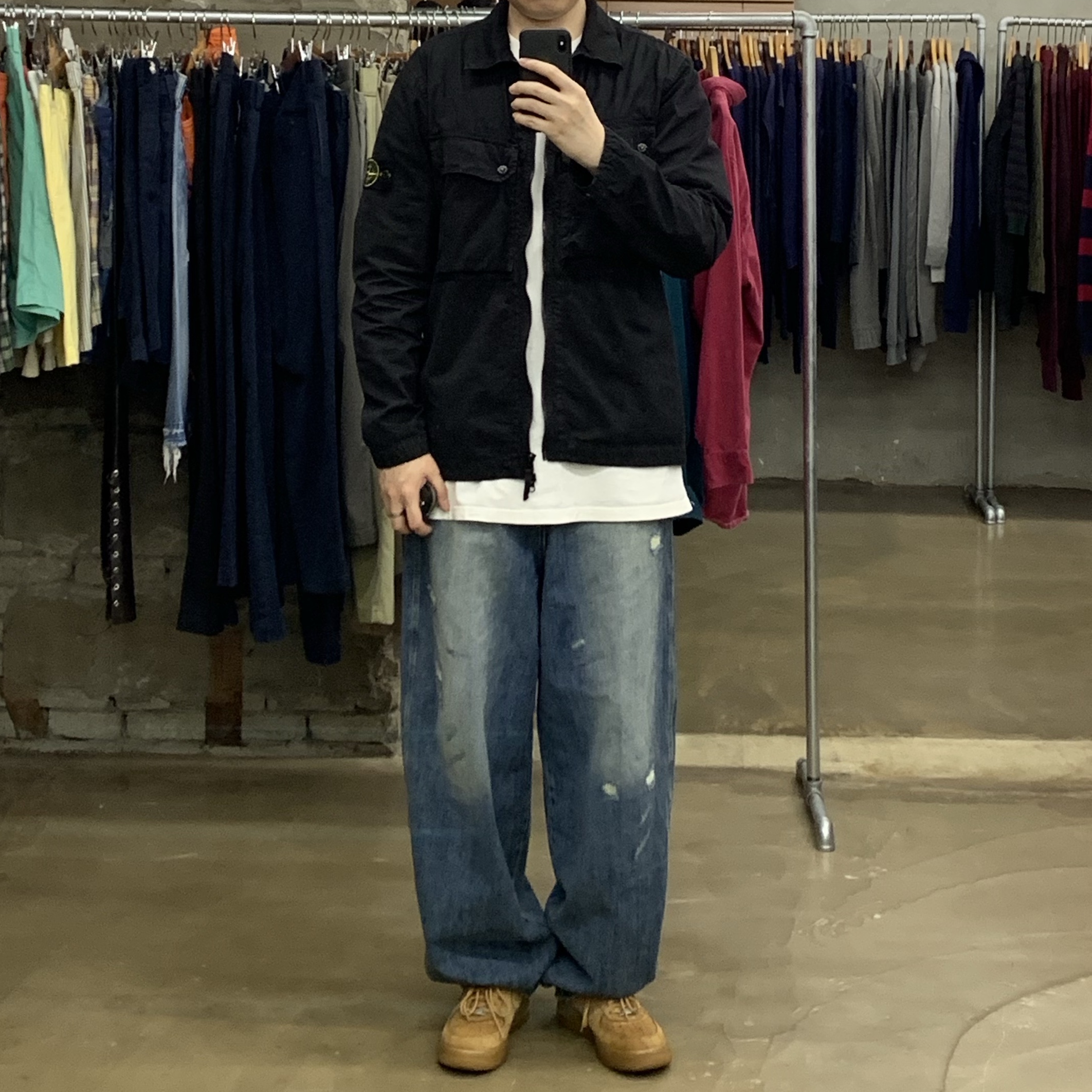Stone Island 102WN Brushed Organic Cotton Overshirt Black - 23FW, Vans Slip-On Checkerboard 착용 스타일 - 2