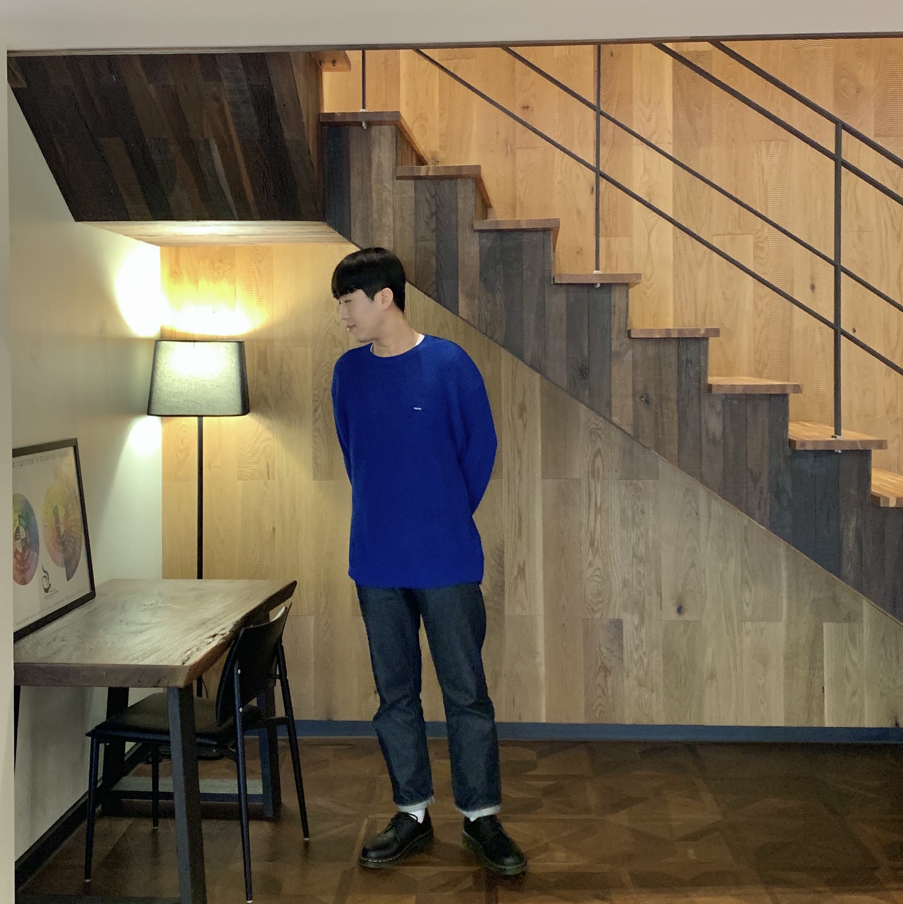 Supreme Small Box Ribbed Sweater Royal - 23FW, Dr. Martens 1461 Smooth Black 착용 스타일