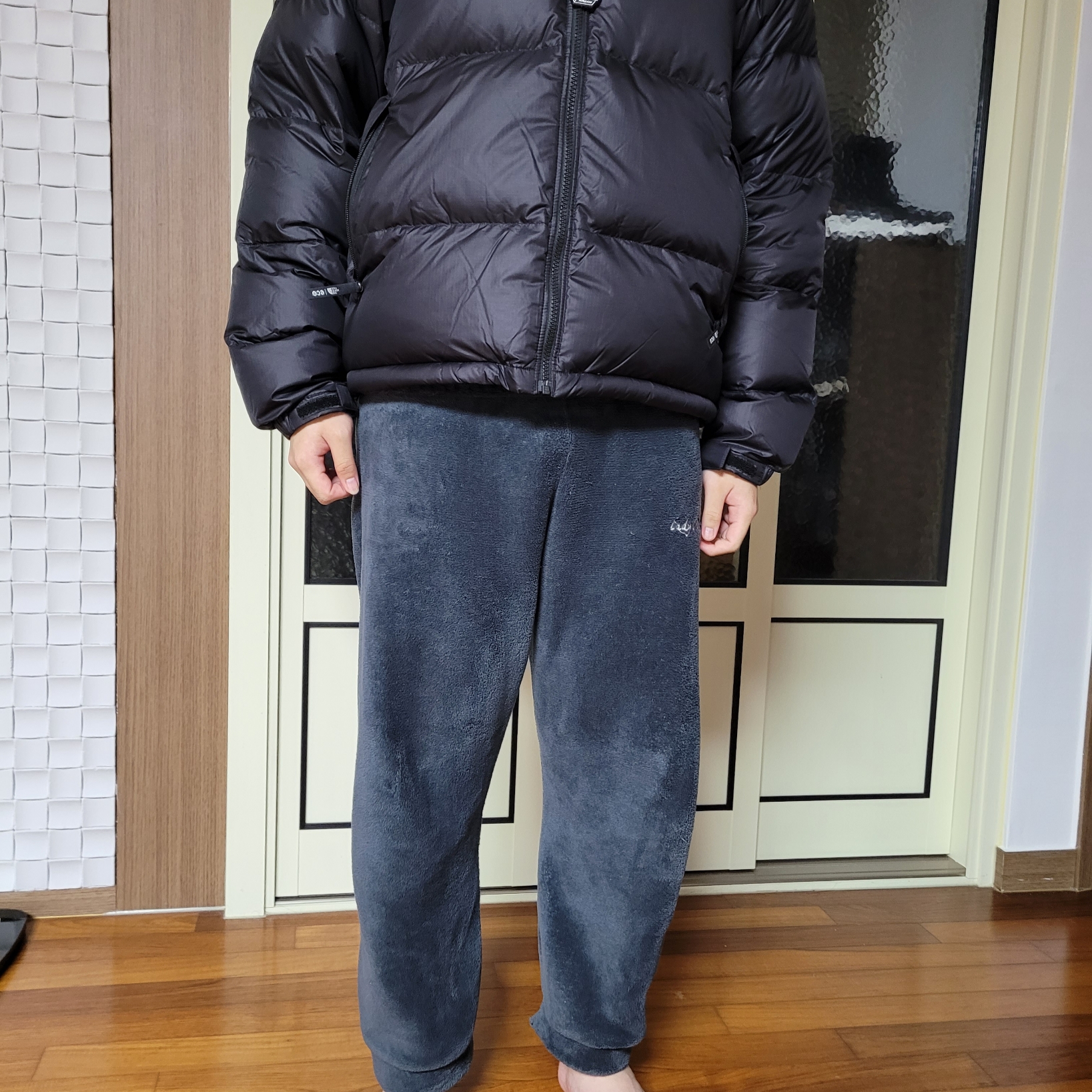 The North Face 1996 Eco Nuptse Jacket Black 착용 스타일