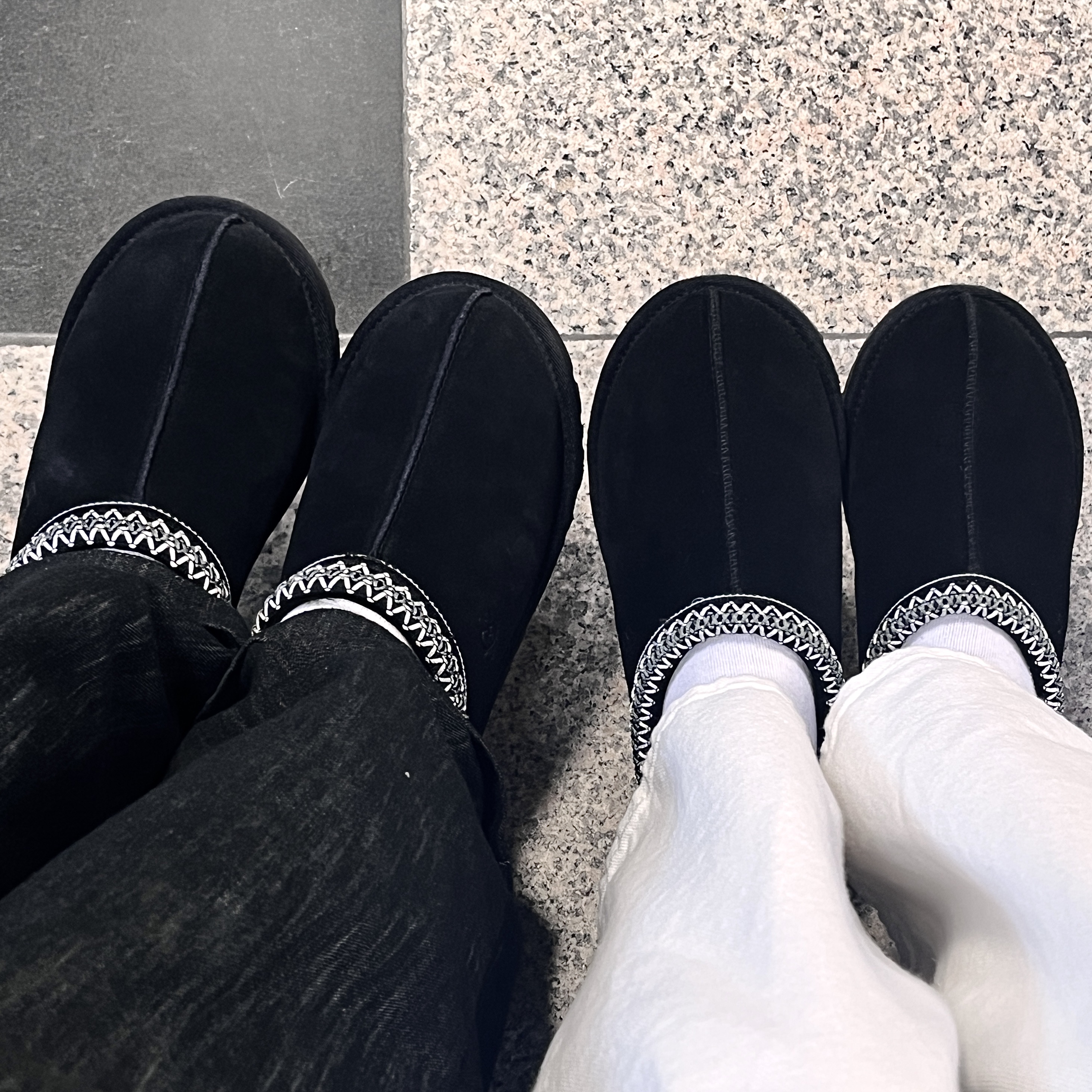 (W) UGG Tasman Slipper Black, UGG Tasman Black 착용 스타일 - 1