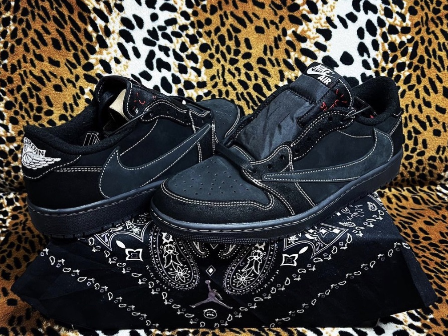 Jordan 1 x Travis Scott Retro Low OG SP Black Phantom 착용 스타일 - 1