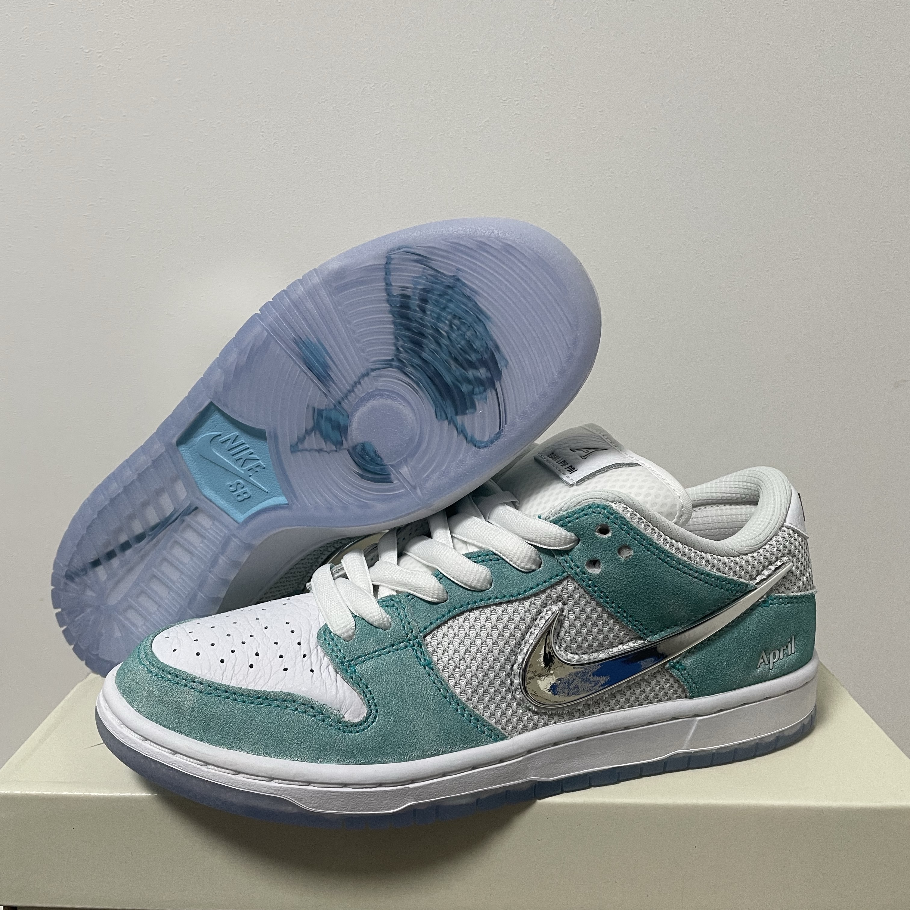 Nike x April Skateboards SB Dunk Low Pro QS Racer Blue Metallic Silver 착용 스타일