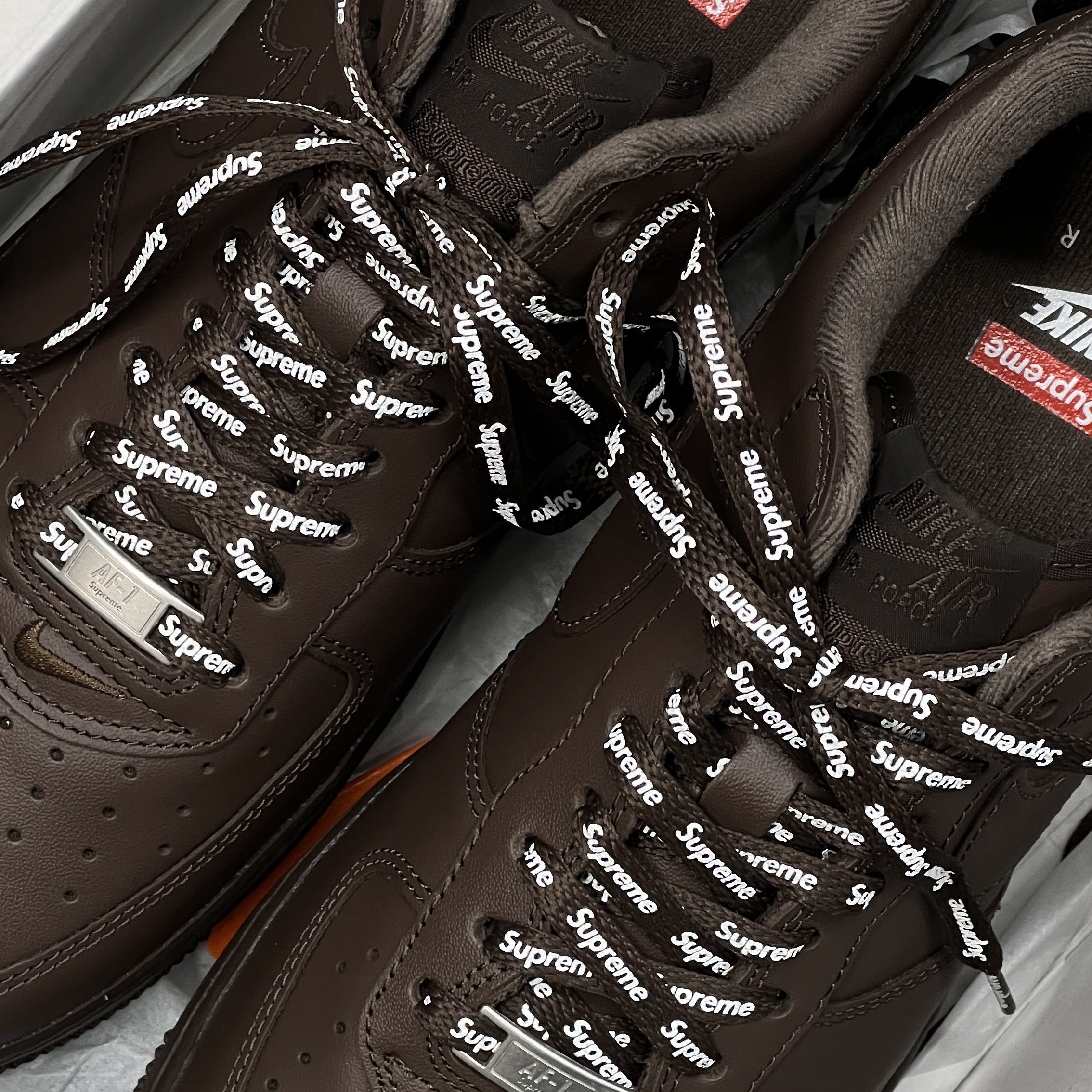 Nike x Supreme Air Force 1 Low Baroque Brown 착용 스타일 - 1