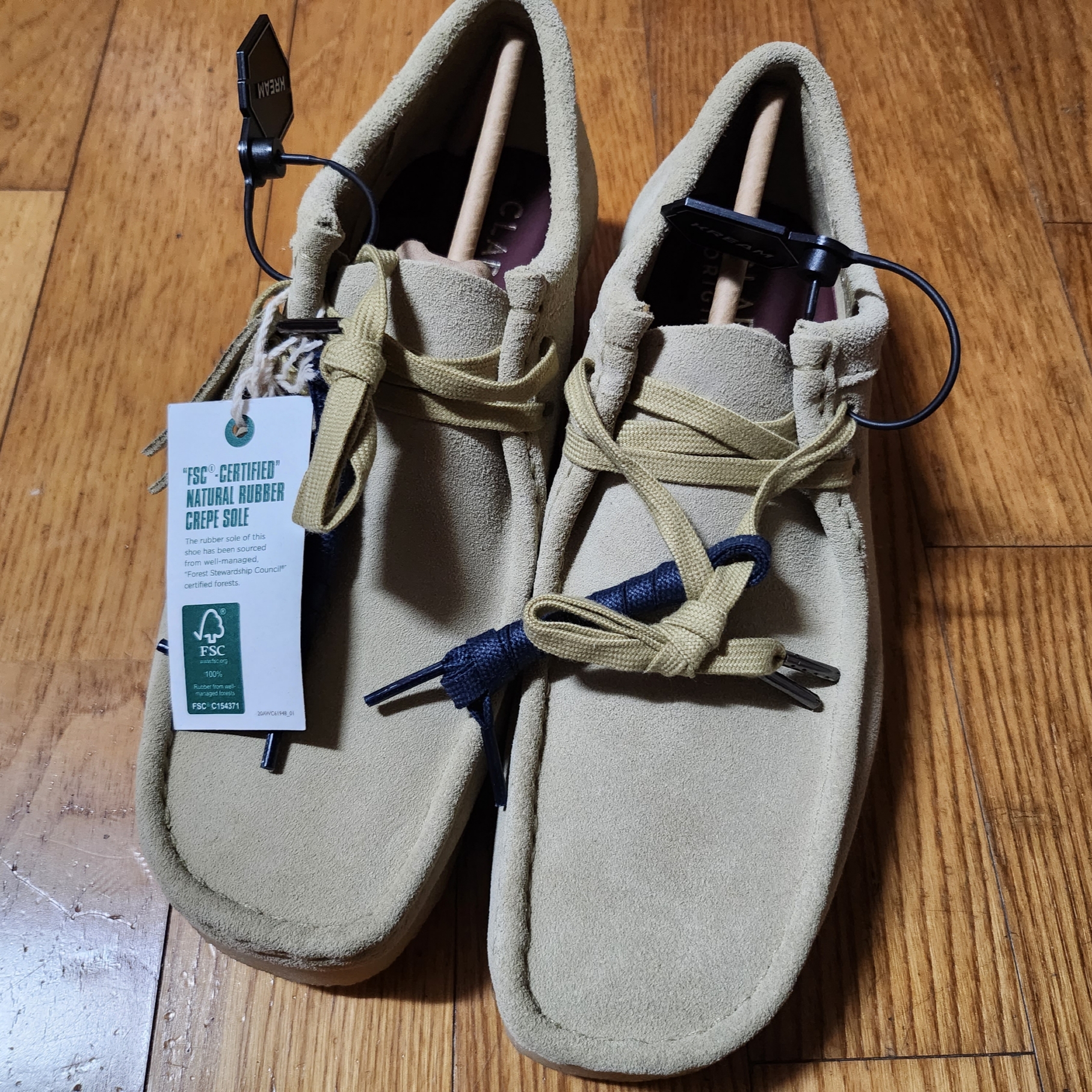 Clarks Wallabee Maple Suede 착용 스타일 - 1