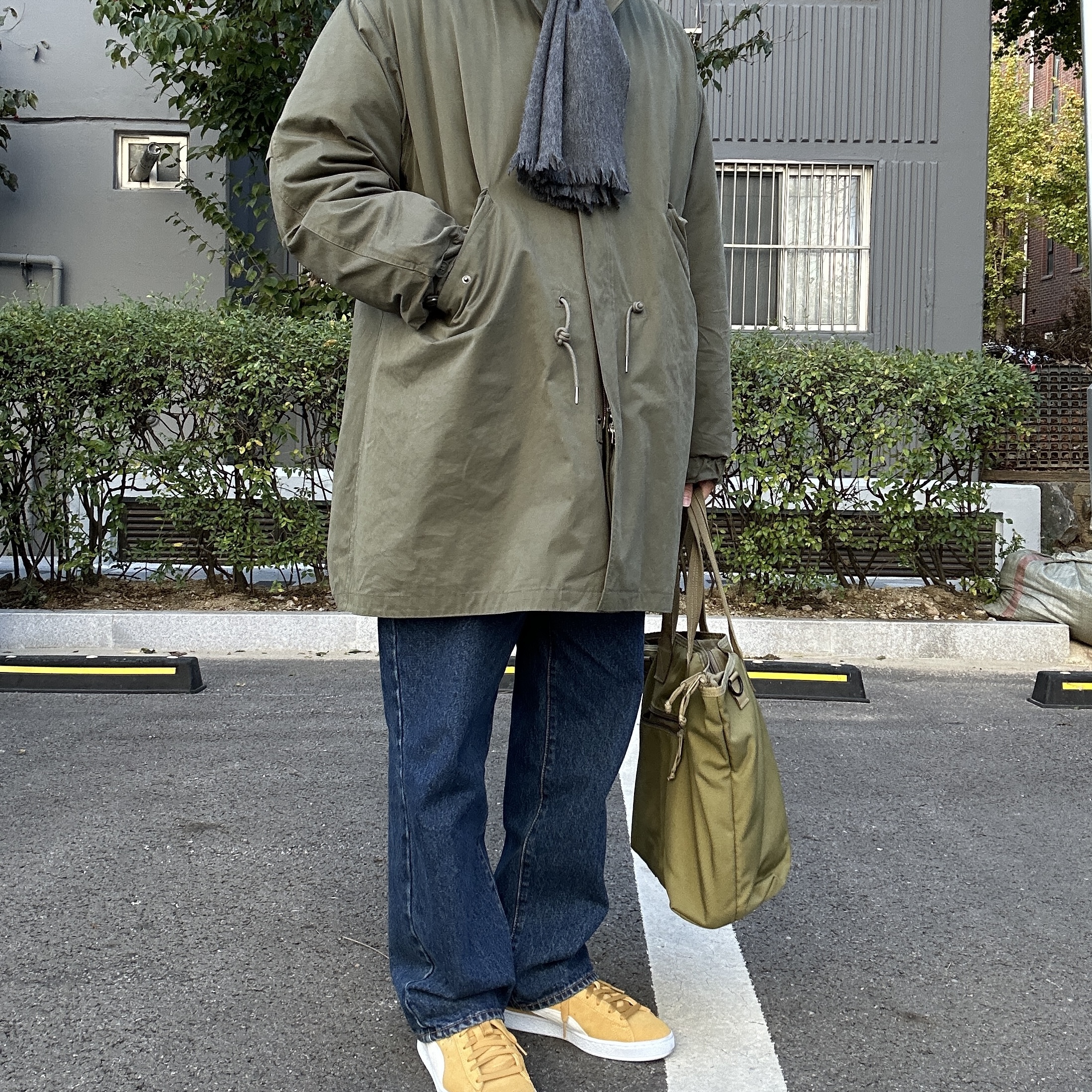 Puma Suede Classic XXI Mustard White 착용 스타일