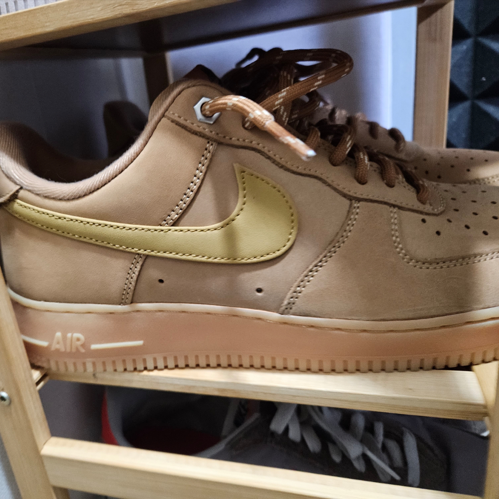 Nike Air Force 1 '07 WB Flax 착용 스타일
