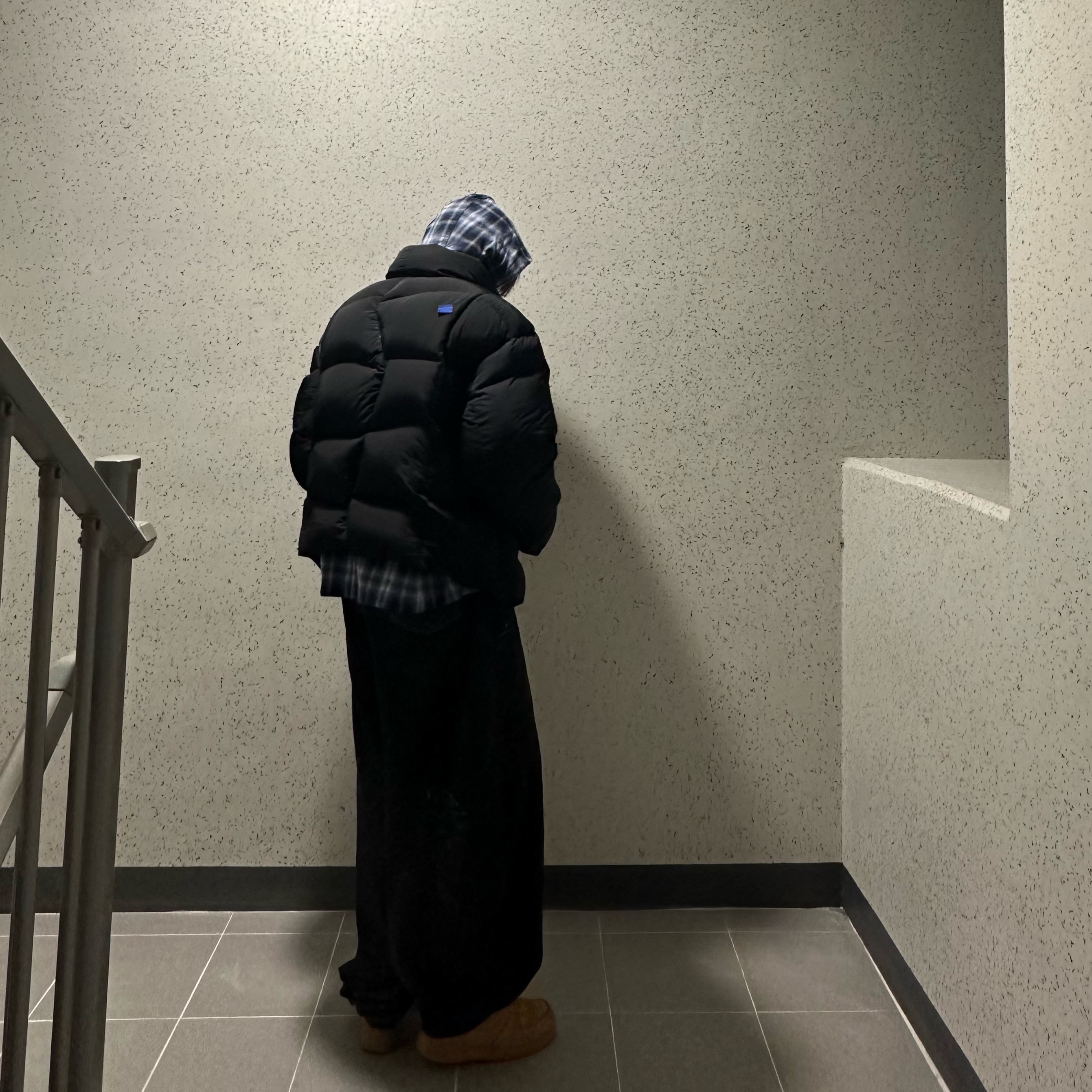 Zara x Ader Error Puffer Jacket Black, Nike Air Force 1 '07 WB Flax 착용 스타일 - 1