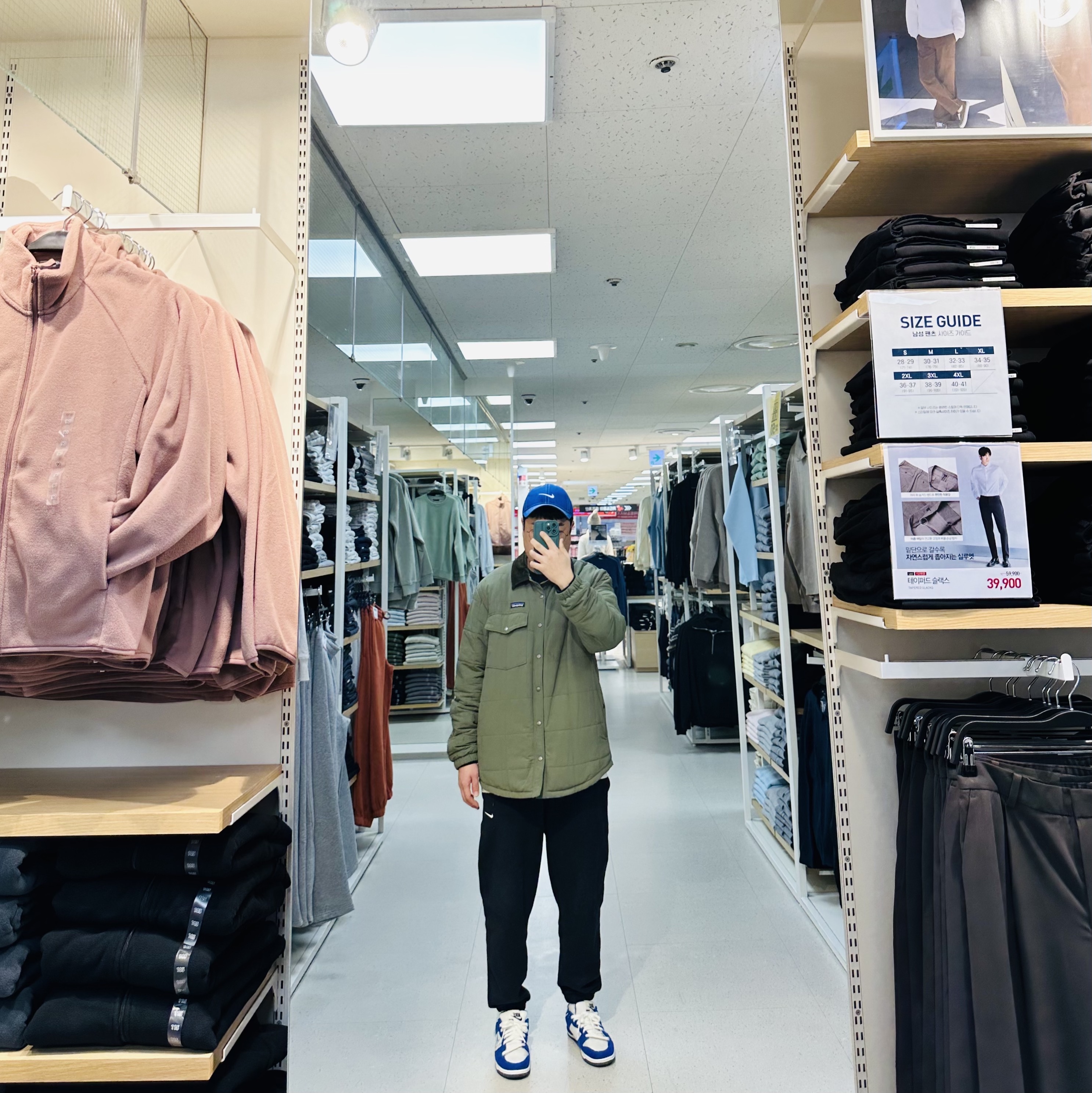 Nike NRG Solo Swoosh Fleece Pants Black White - Asia, (W) Nike Dunk Low Disrupt 2 White and University Blue 착용 스타일 - 1