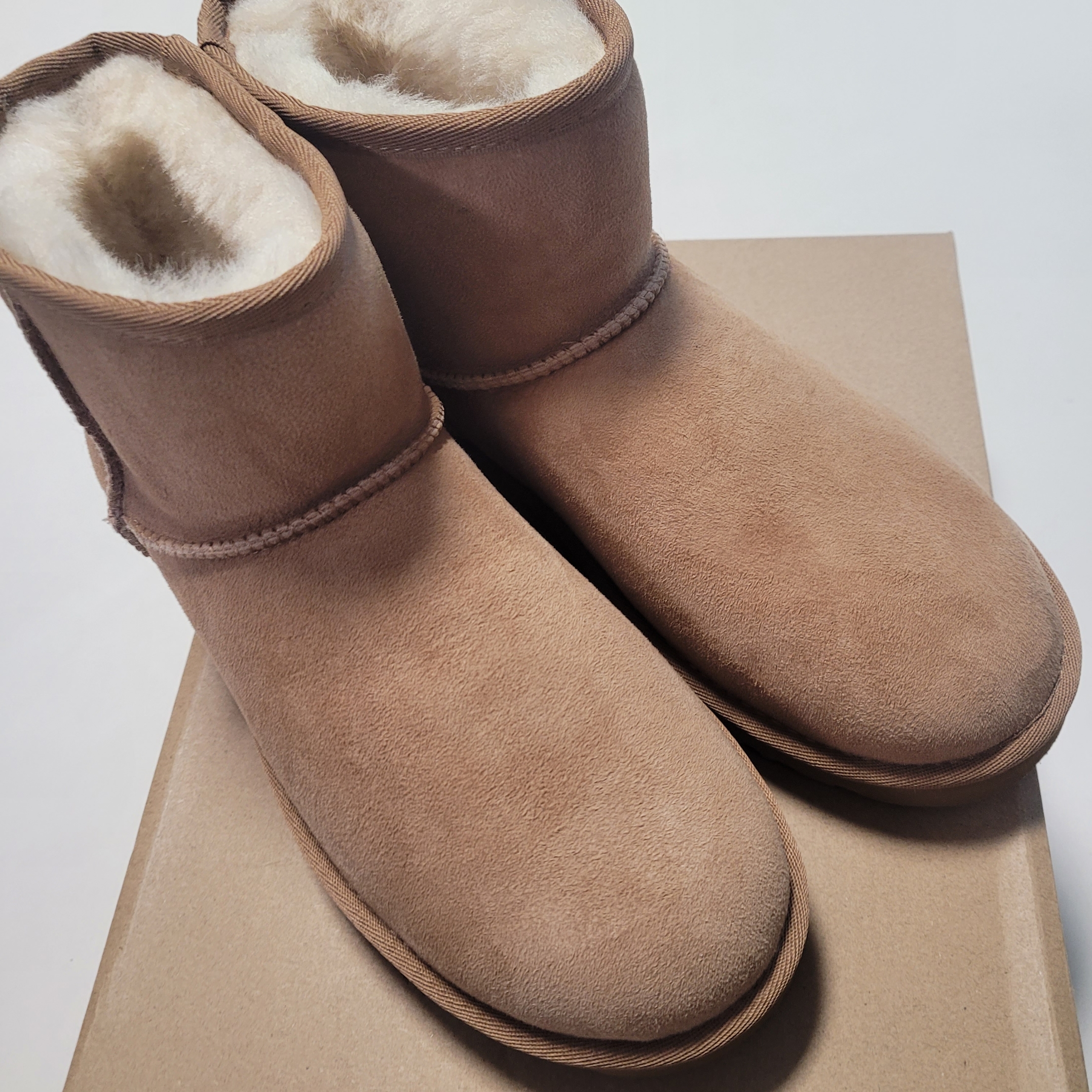 (W) UGG Classic Mini II Boots Chestnut 착용 스타일 - 1