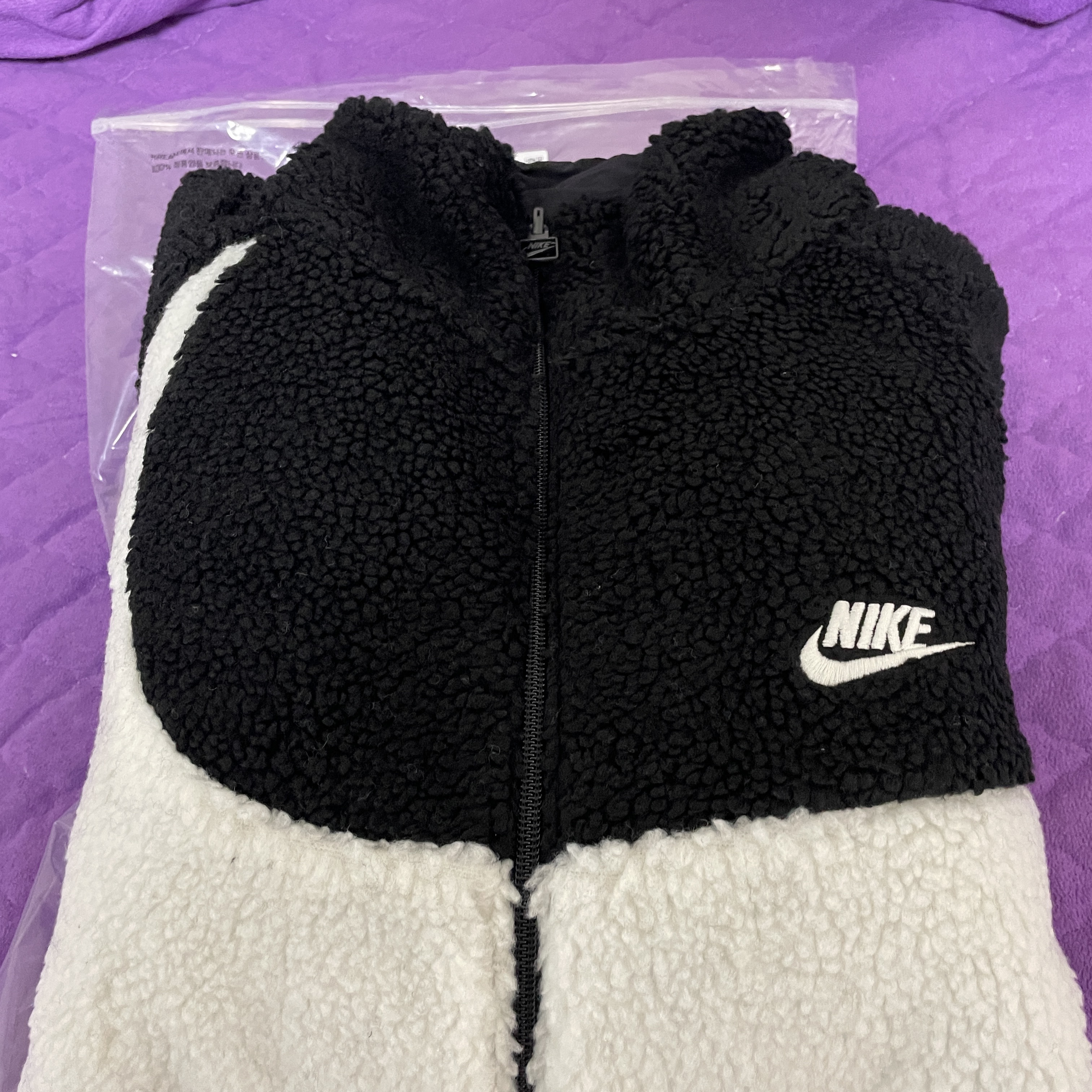 Nike Big Swoosh Full Zip Jacket Black Sail 착용 스타일