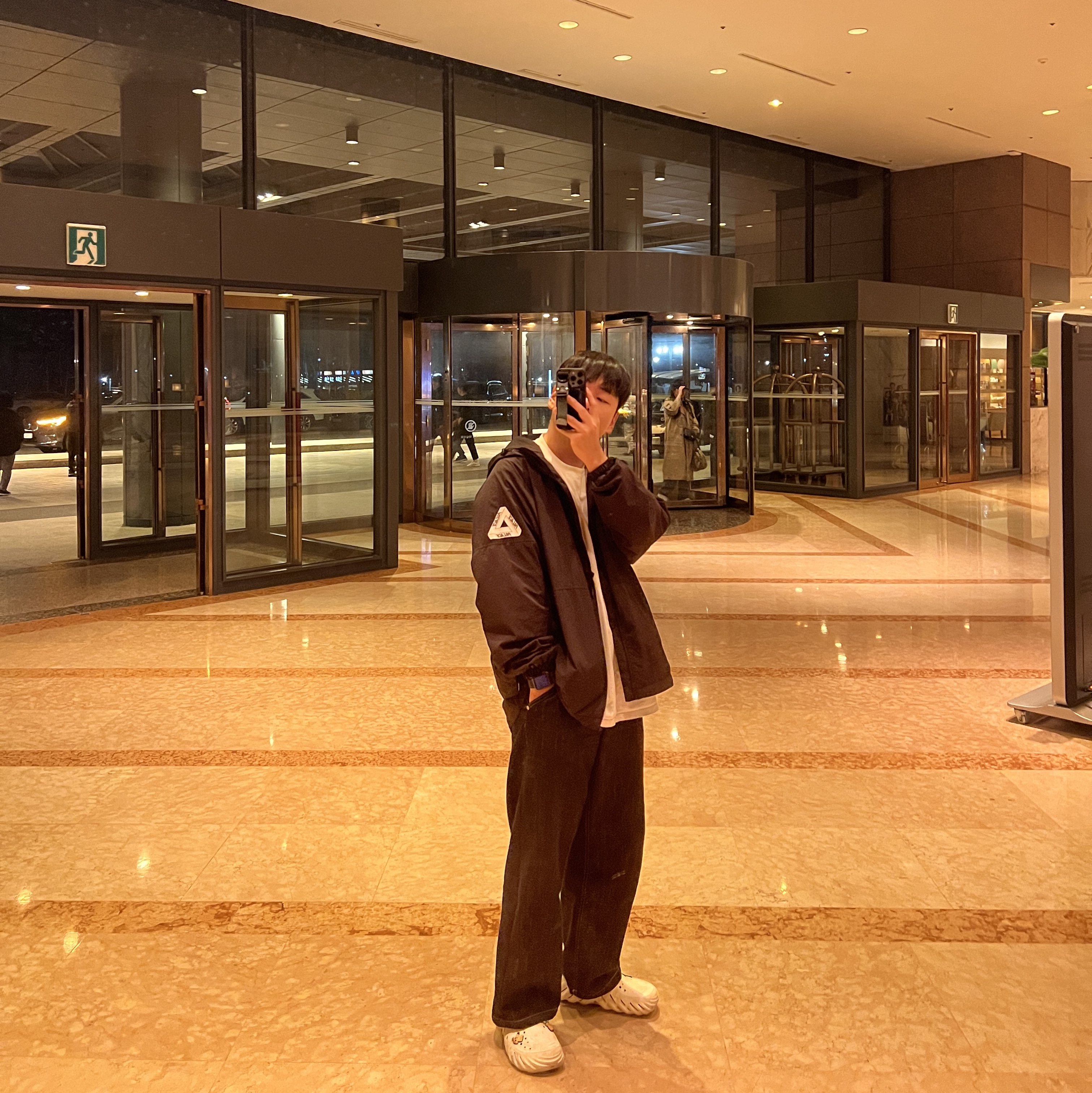Palace Hooded Sheller Jacket Black - 23FW 착용 스타일 - 1