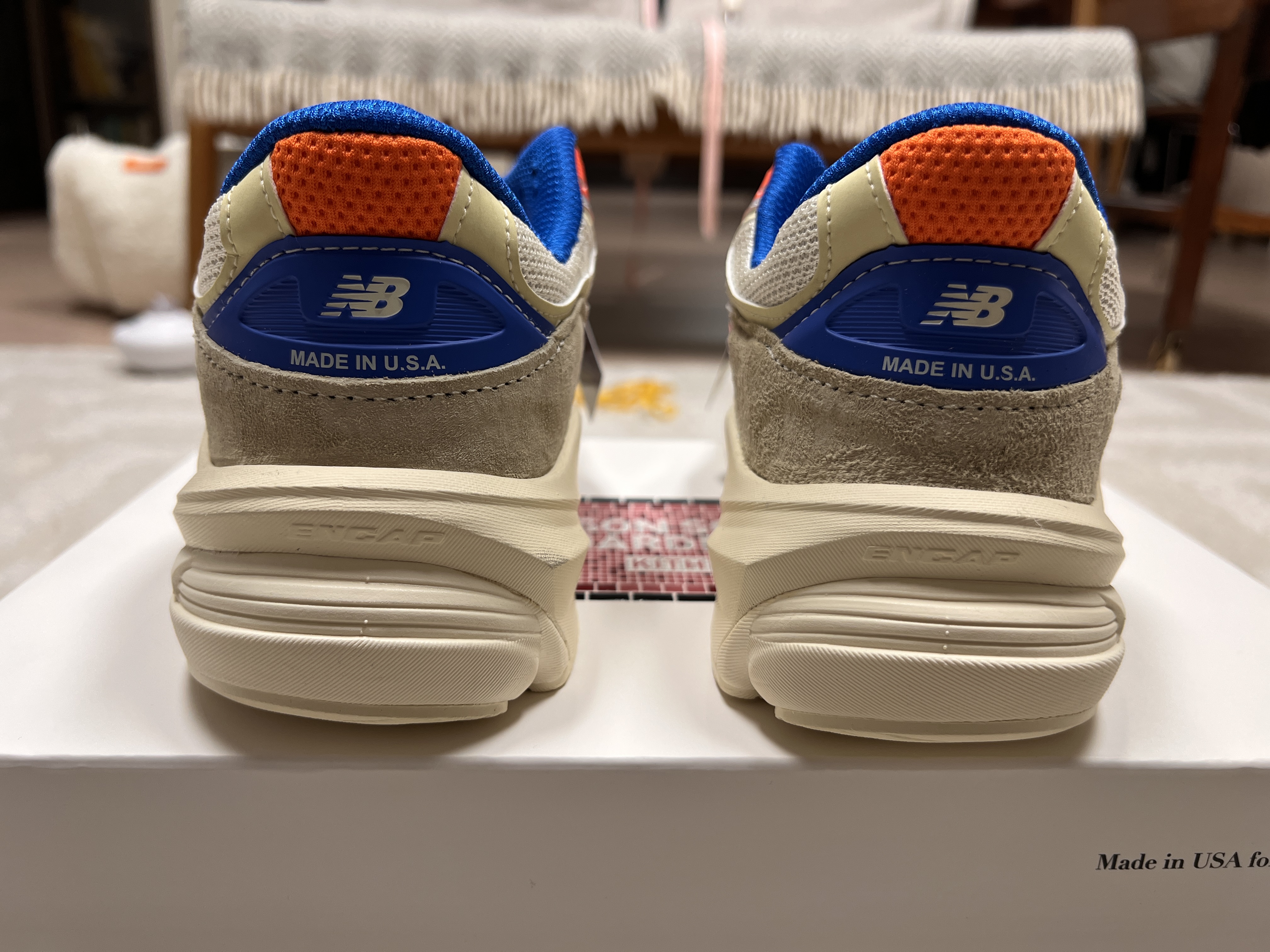 New Balance x Kith x Madison Square Garden 990v6 Made in USA Angora Royal Blue 착용 스타일 - 9