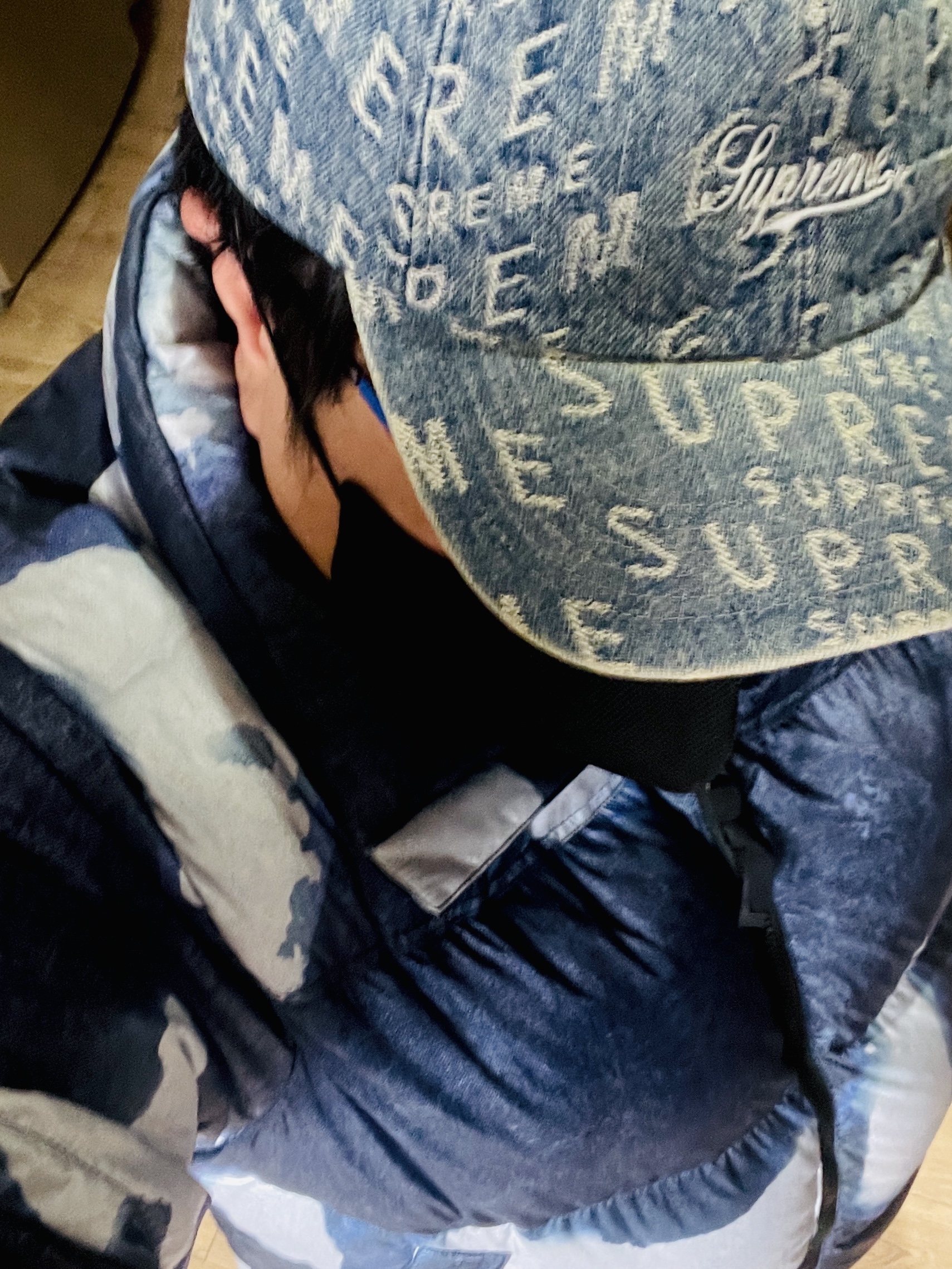 Supreme x The North Face Bleached Denim Print Nuptse Jacket Indigo - 21FW, Supreme Multi Type Jacquard Denim 6-Panel Blue - 22FW 착용 스타일