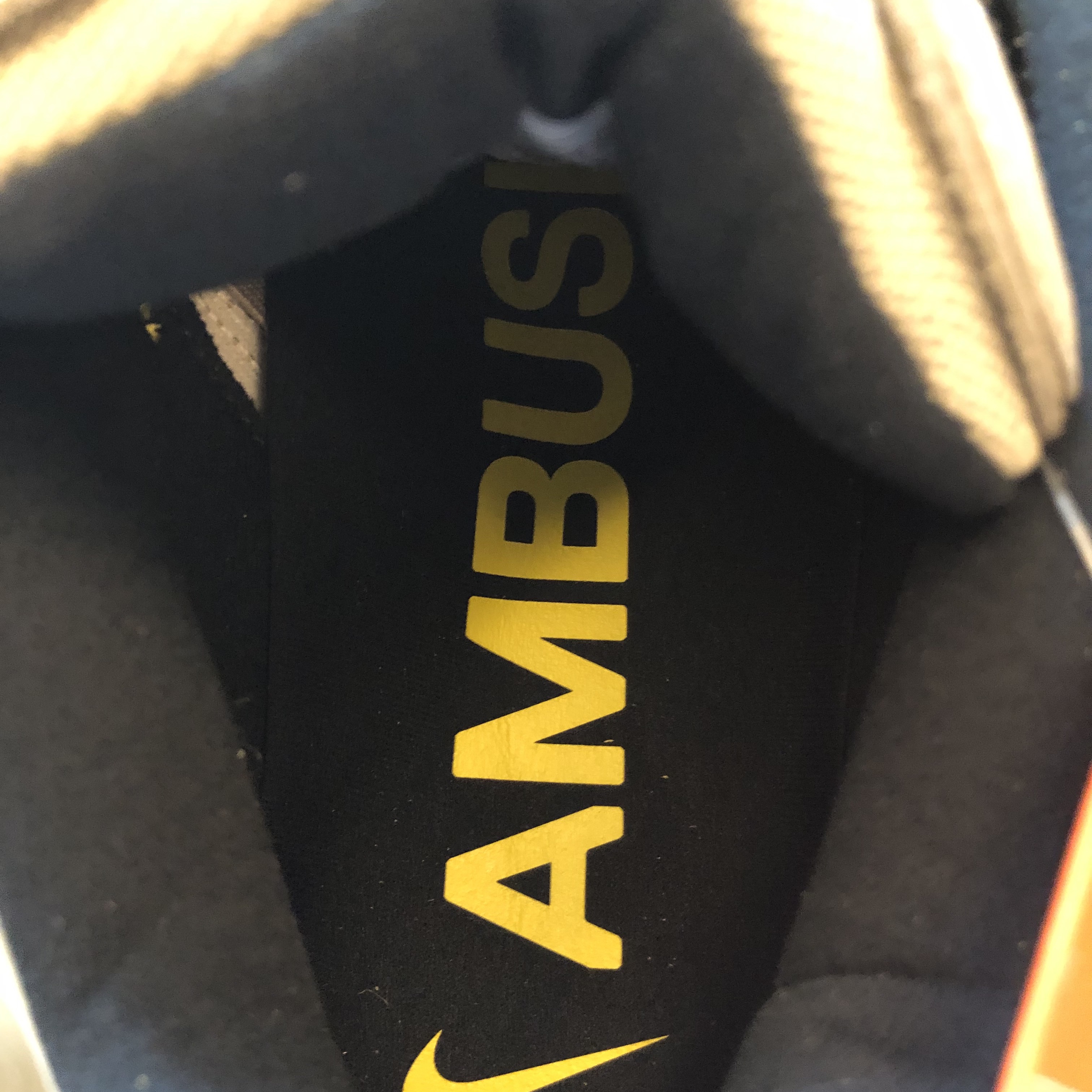 Nike x Ambush Air More Uptempo Low Vivid Sulfur and Limestone 착용 스타일 - 4
