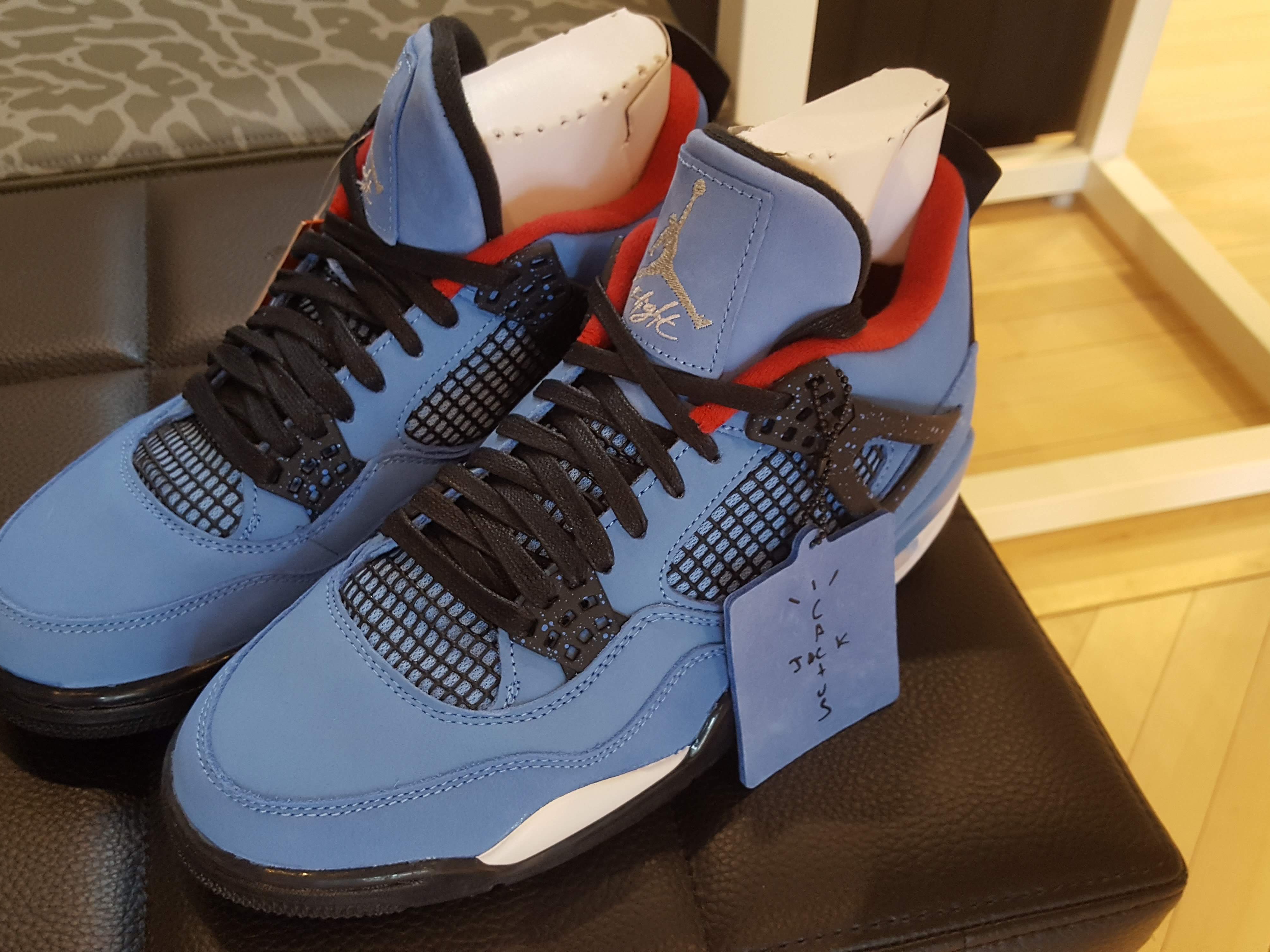 Jordan 4 x Travis Scott Retro Cactus Jack 착용 스타일 - 2