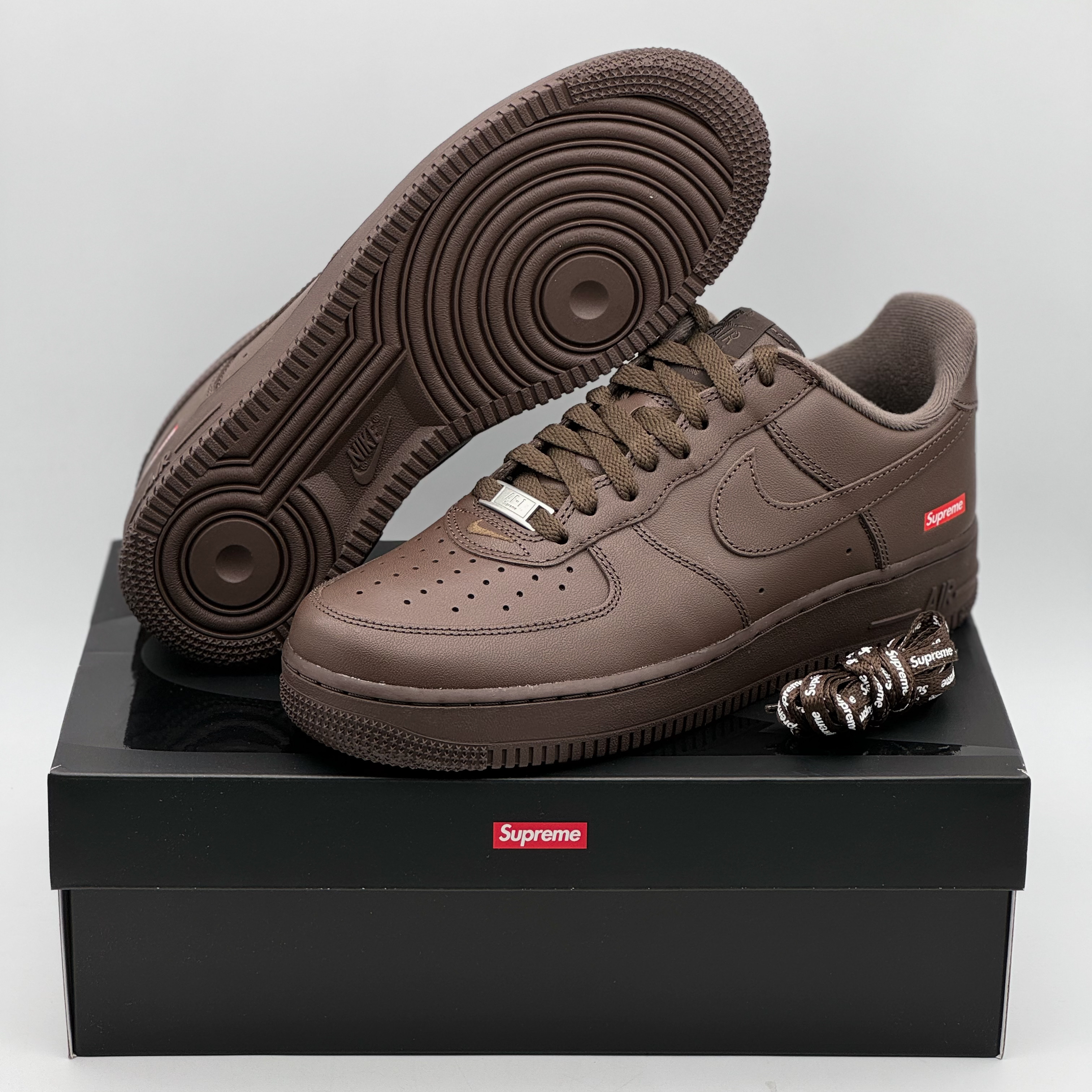 Nike x Supreme Air Force 1 Low Baroque Brown 착용 스타일 - 1