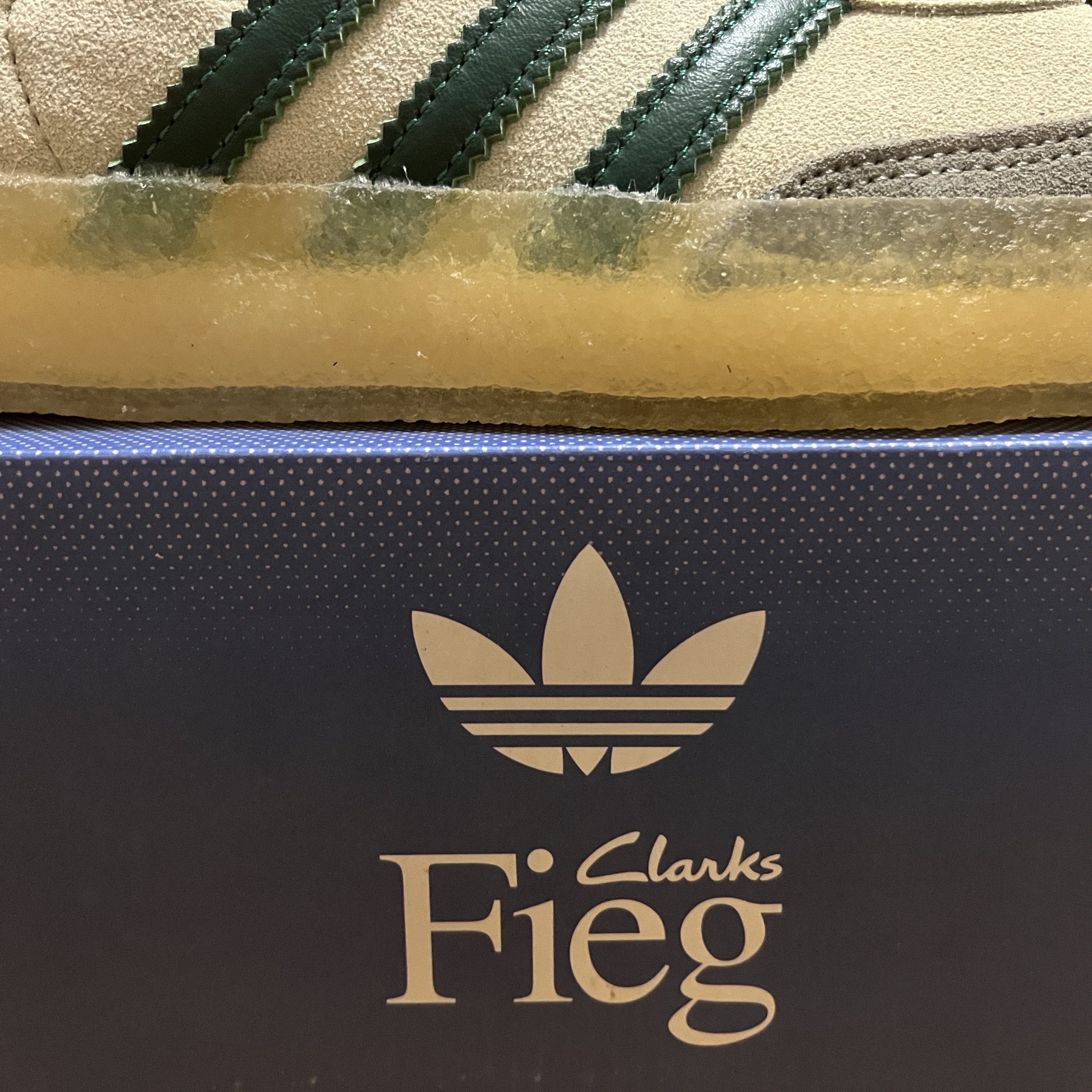 Adidas x Clarks x Ronnie Fieg 8th Street Samba Chalk White Green 착용 스타일 - 2