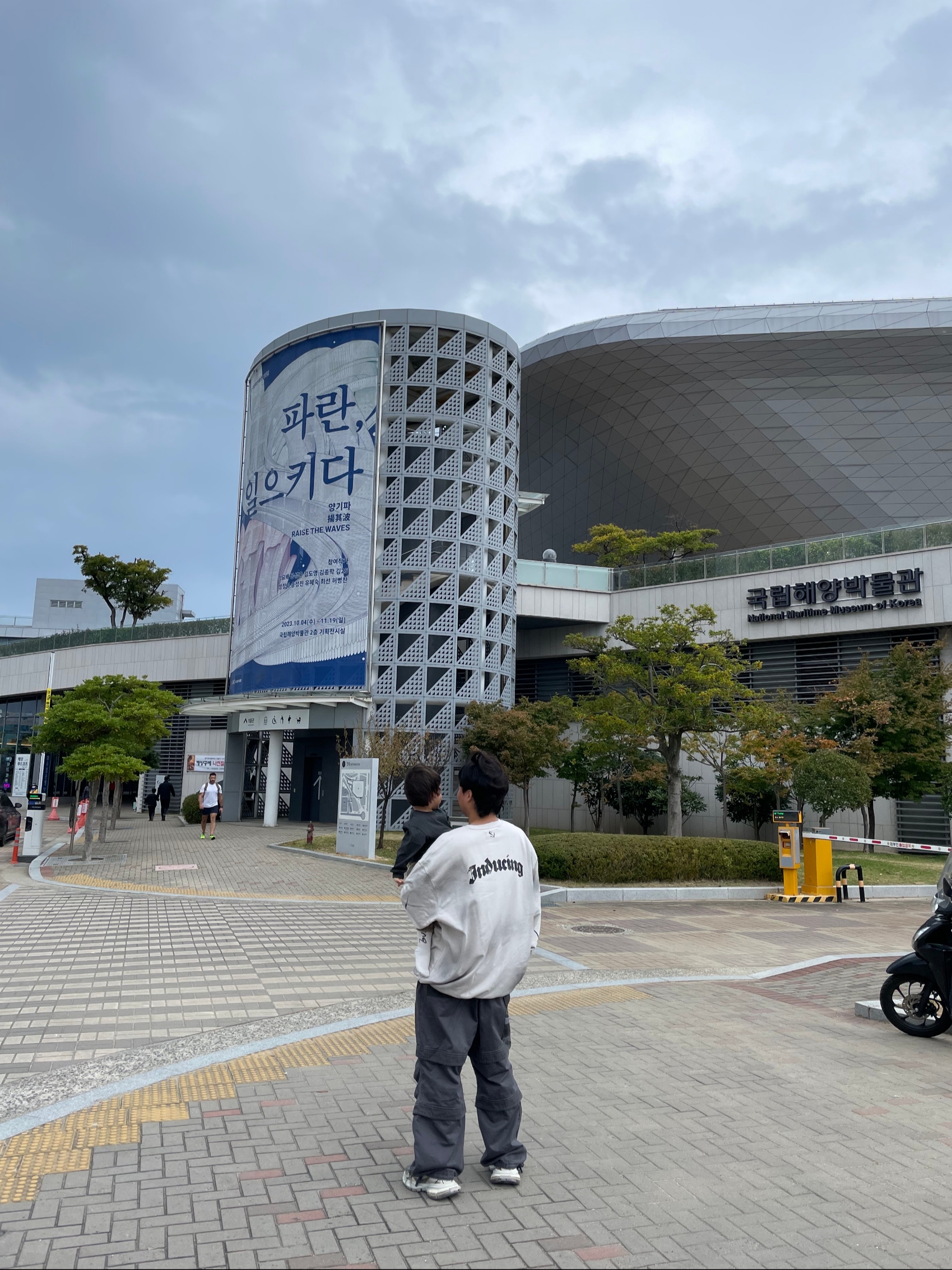 Farfromwhat Far Layered Work Pants Charcoal, Balenciaga 3XL Sneakers Beige 착용 스타일
