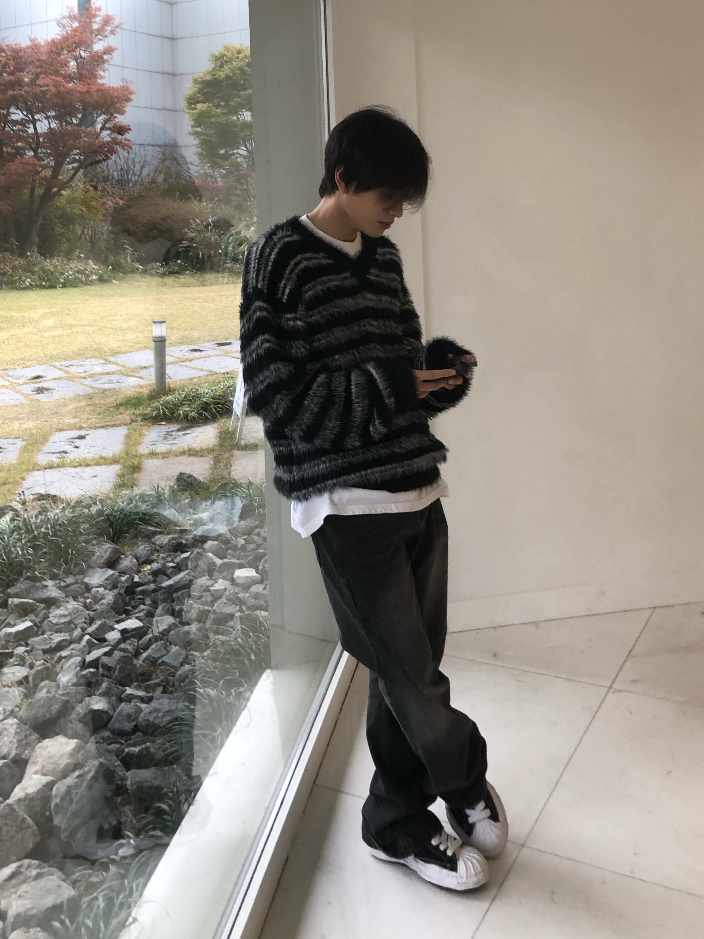 Maison Mihara Yasuhiro Blakey OG Sole Canvas Low-top Sneakers Black White 착용 스타일 - 4