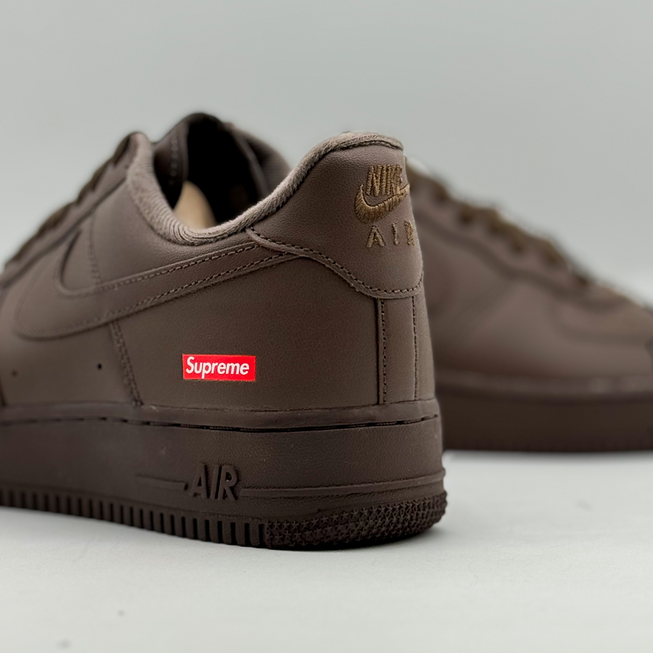 Nike x Supreme Air Force 1 Low Baroque Brown 착용 스타일 - 5